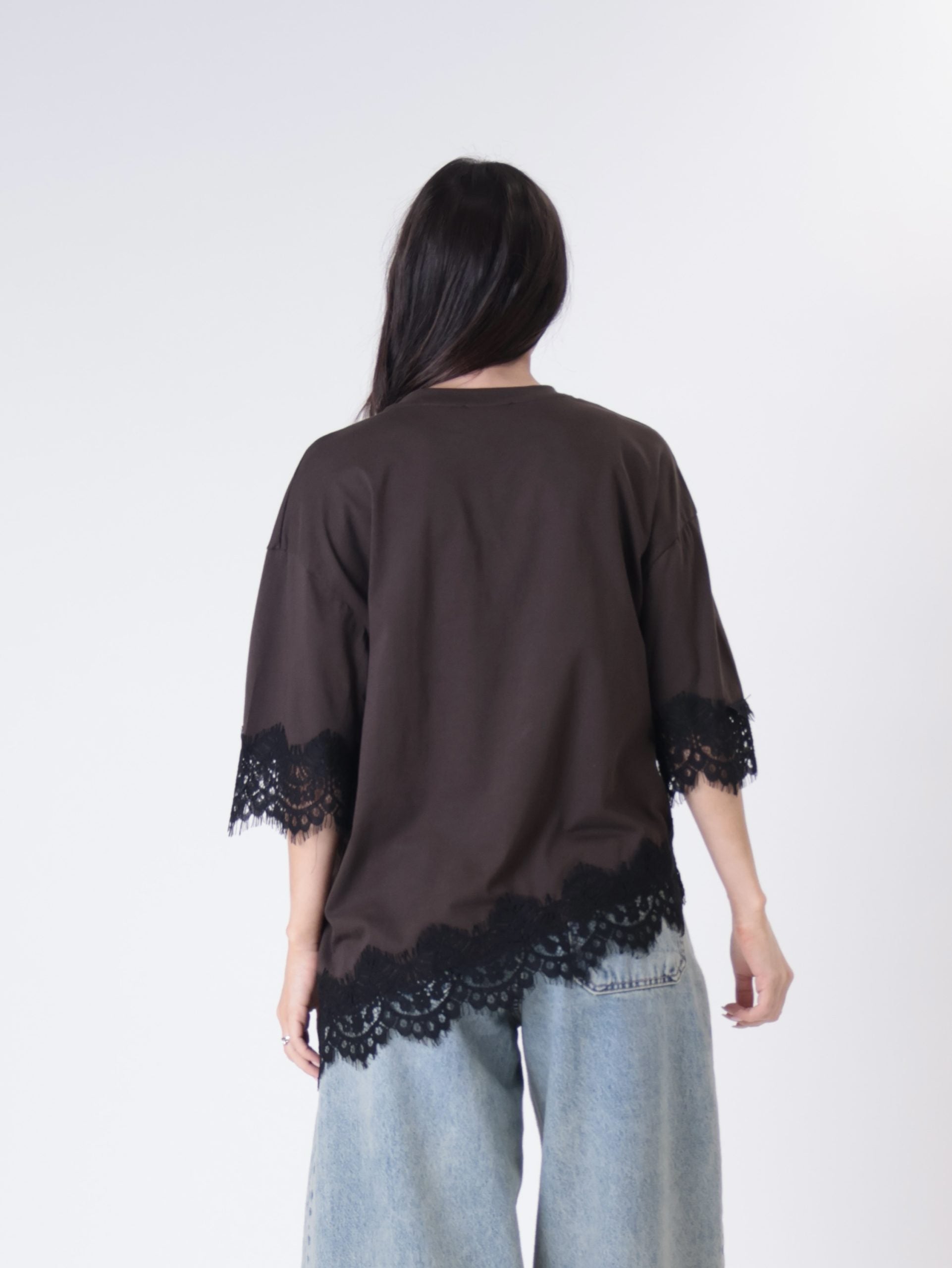 T-shirt svasata manica pizzo moro