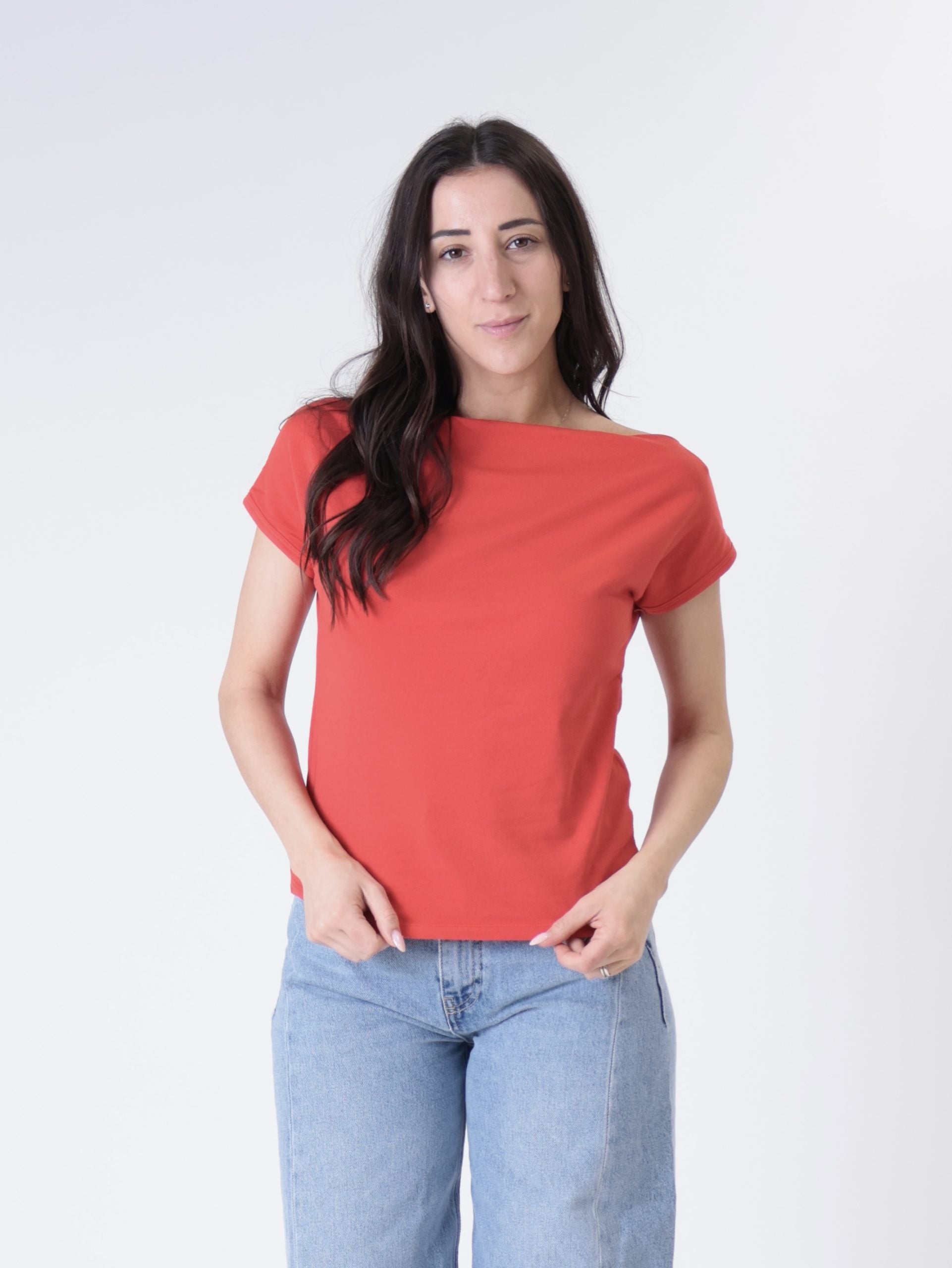 T-shirt scollo barca (colori all'interno)