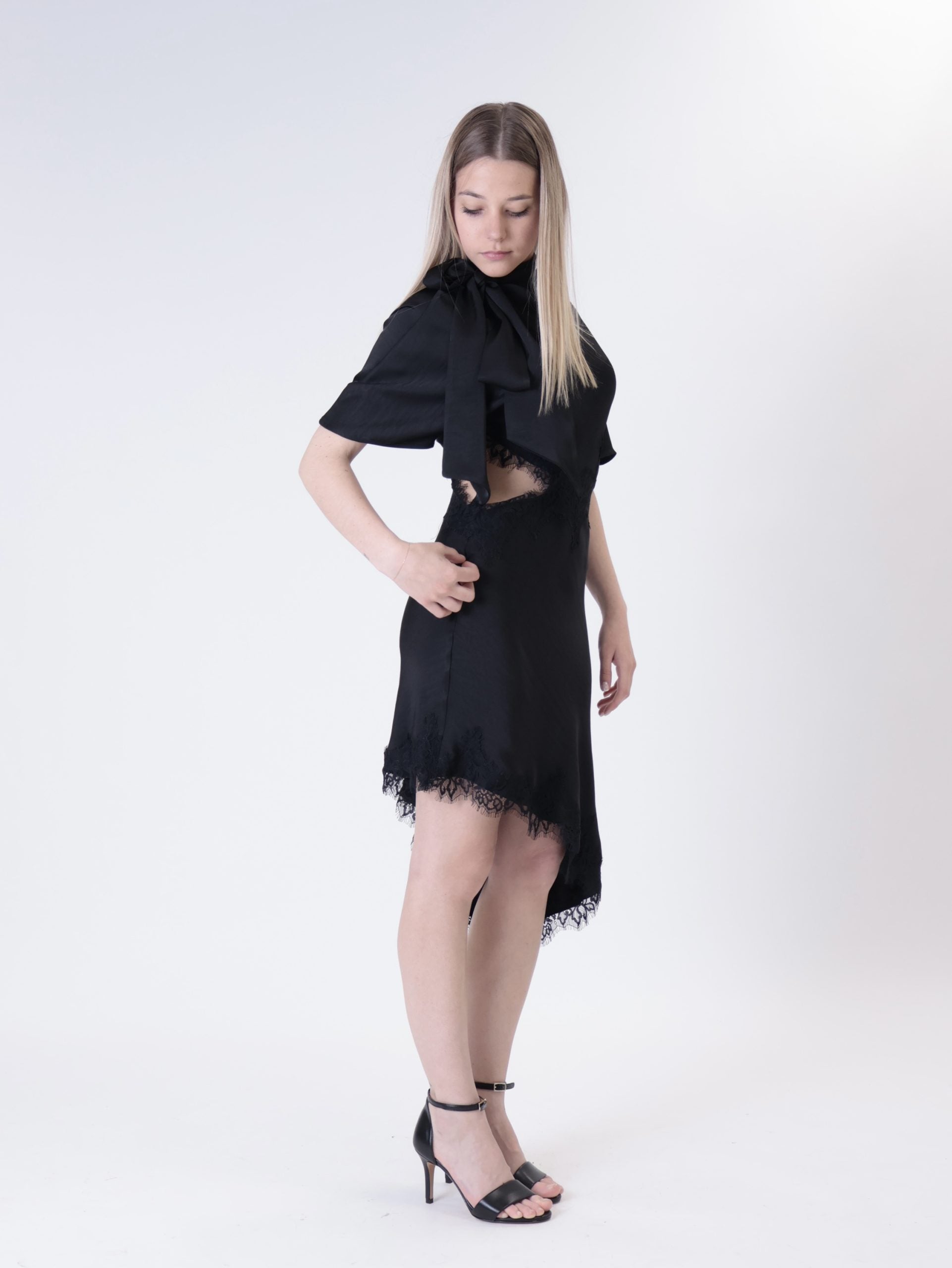 Abito pizzo cut out nero