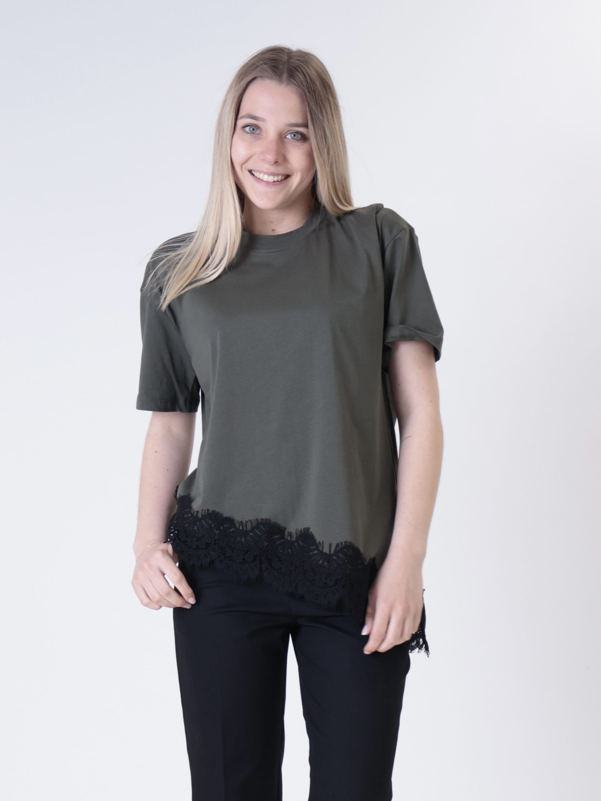 T-shirt svasata pizzo militare