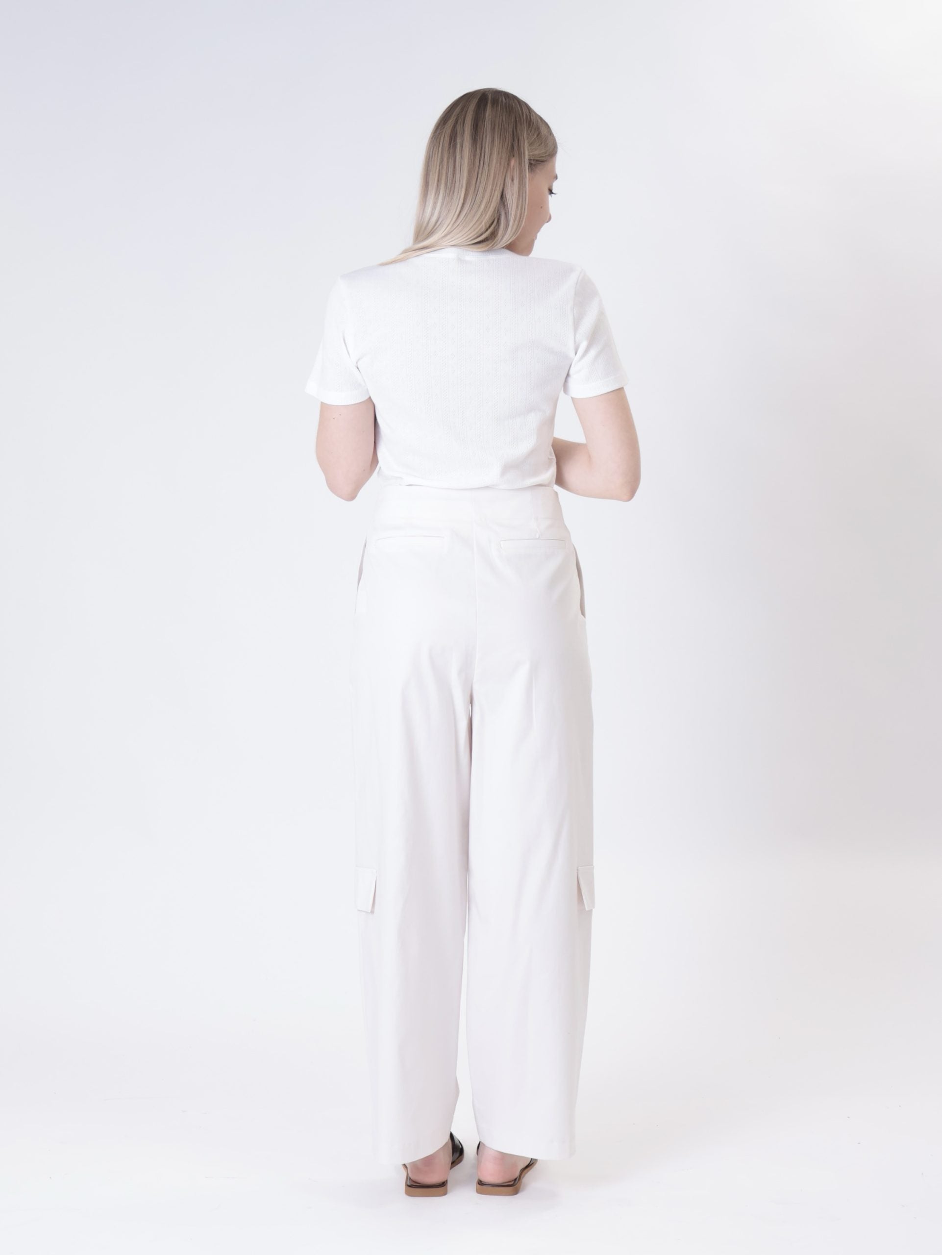 Women's low-pocket trousers in vanilla