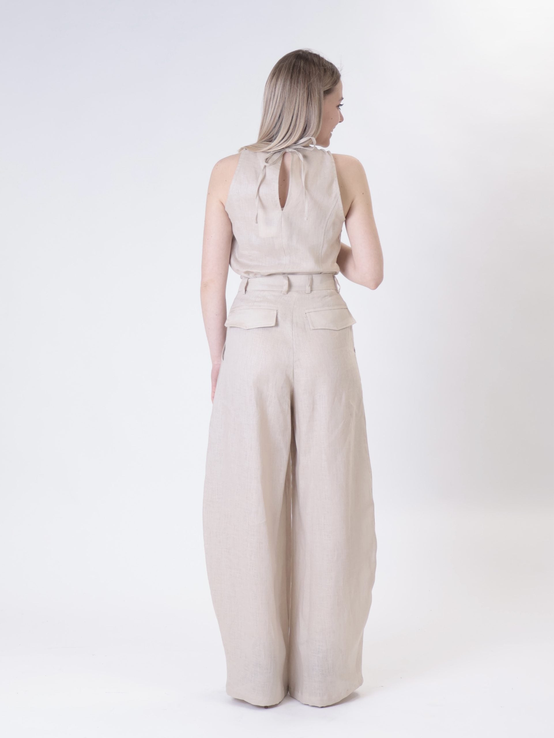 Wide-shoulder top 100% linen sand