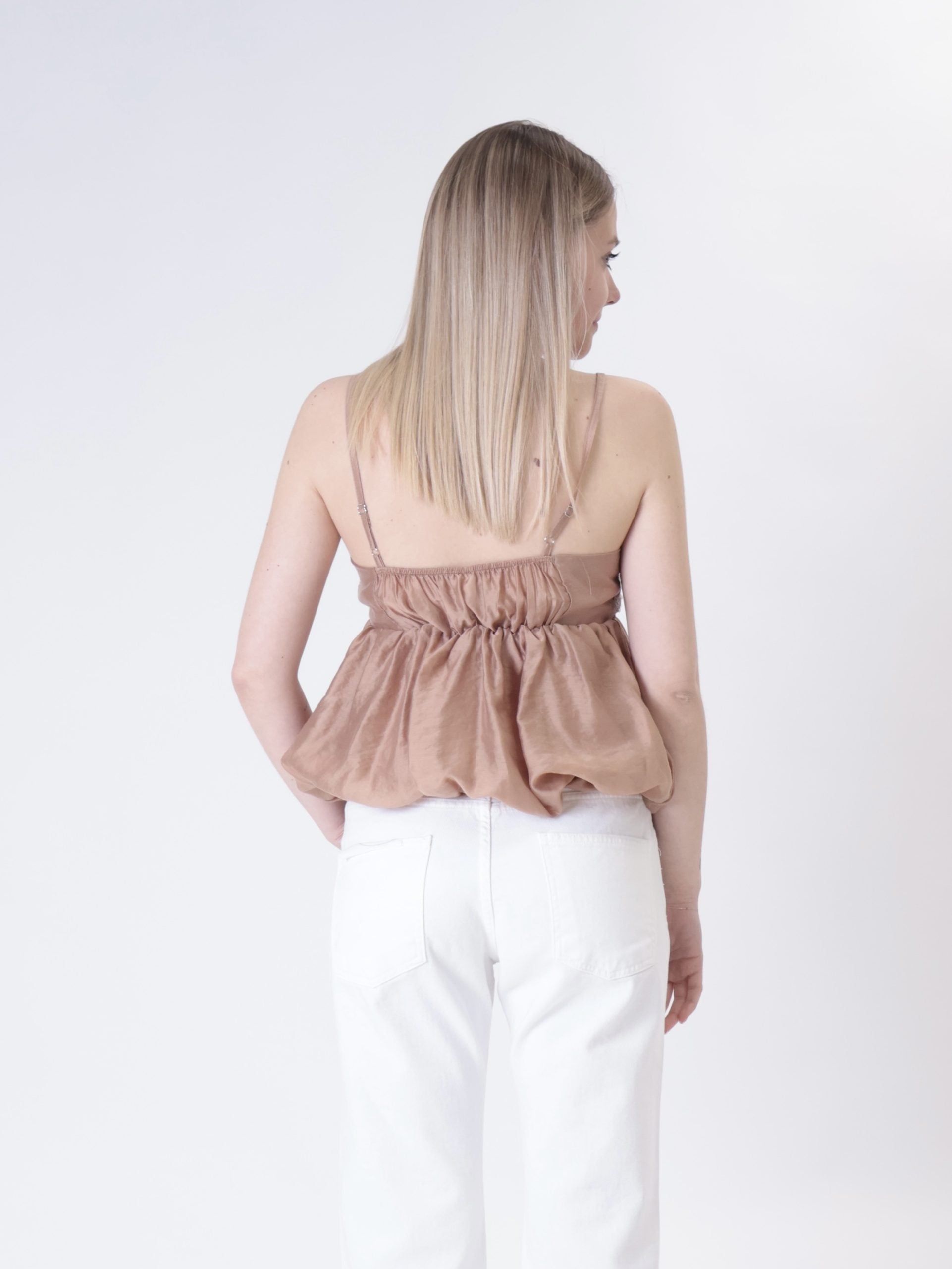 Top paillettes spallina stretta cammello