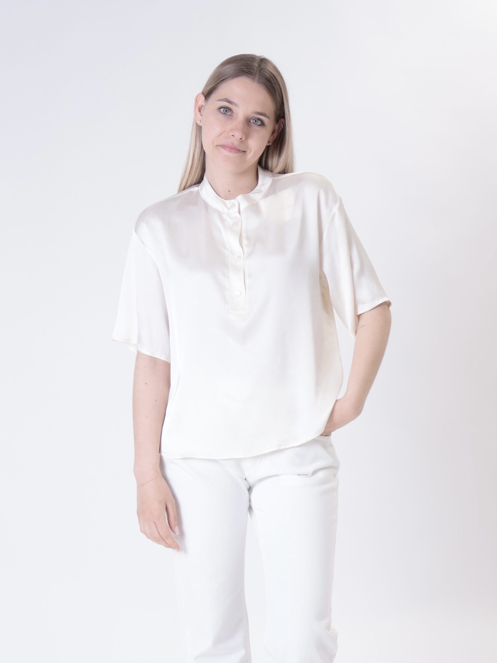 T-shirt over serafino burro