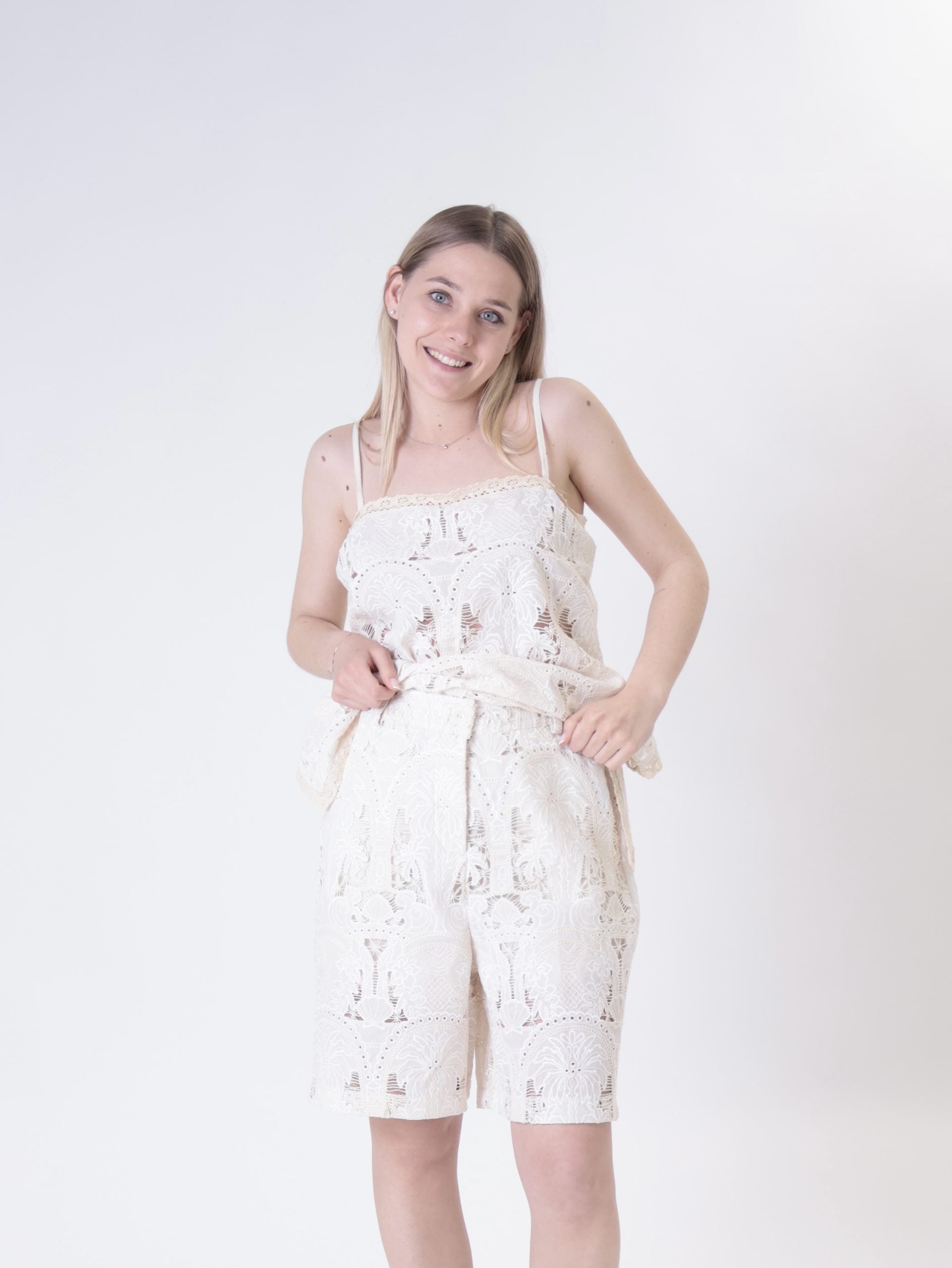 Macrame beige shorts