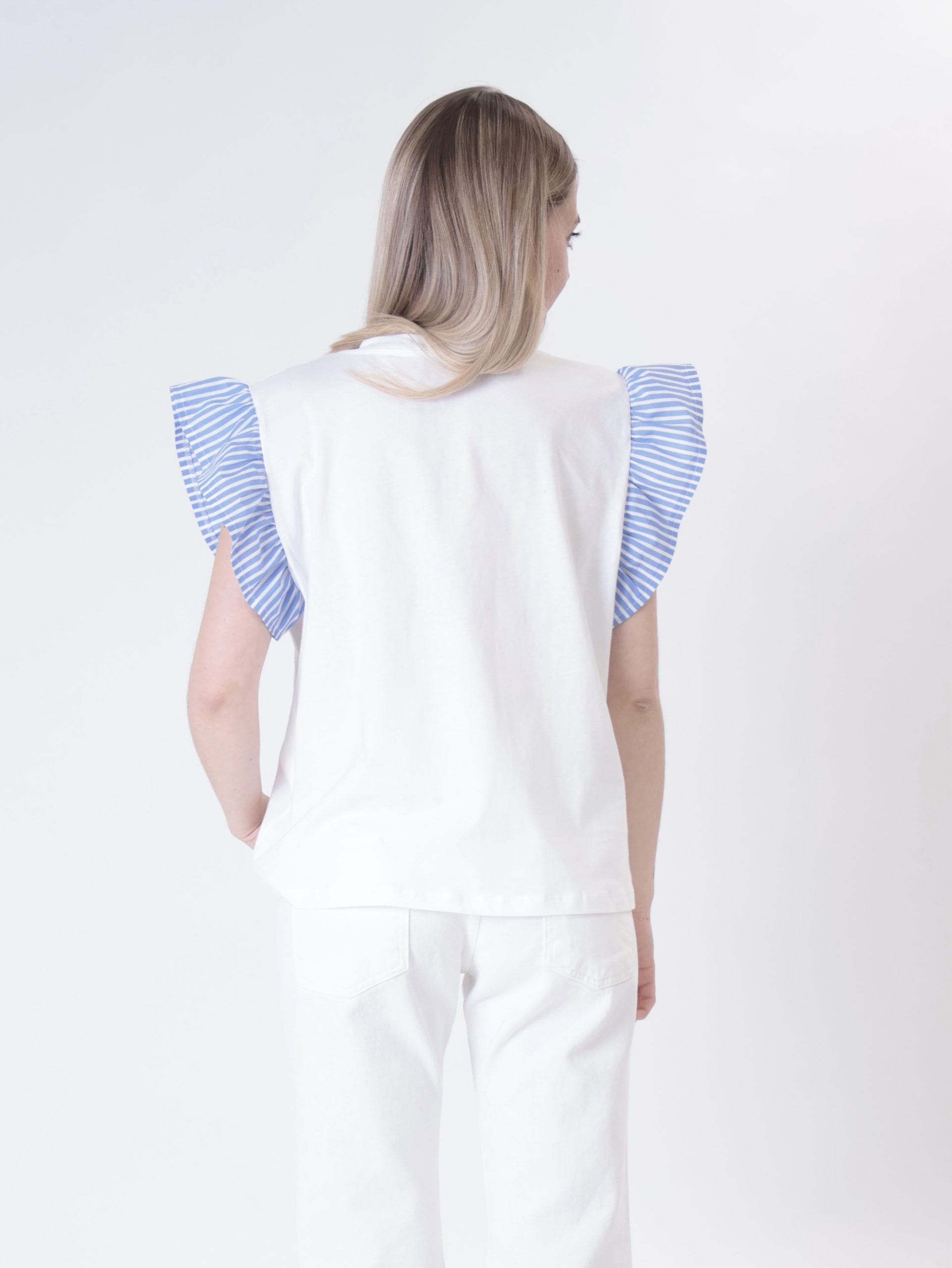 T-shirt bianca spalle riga celeste
