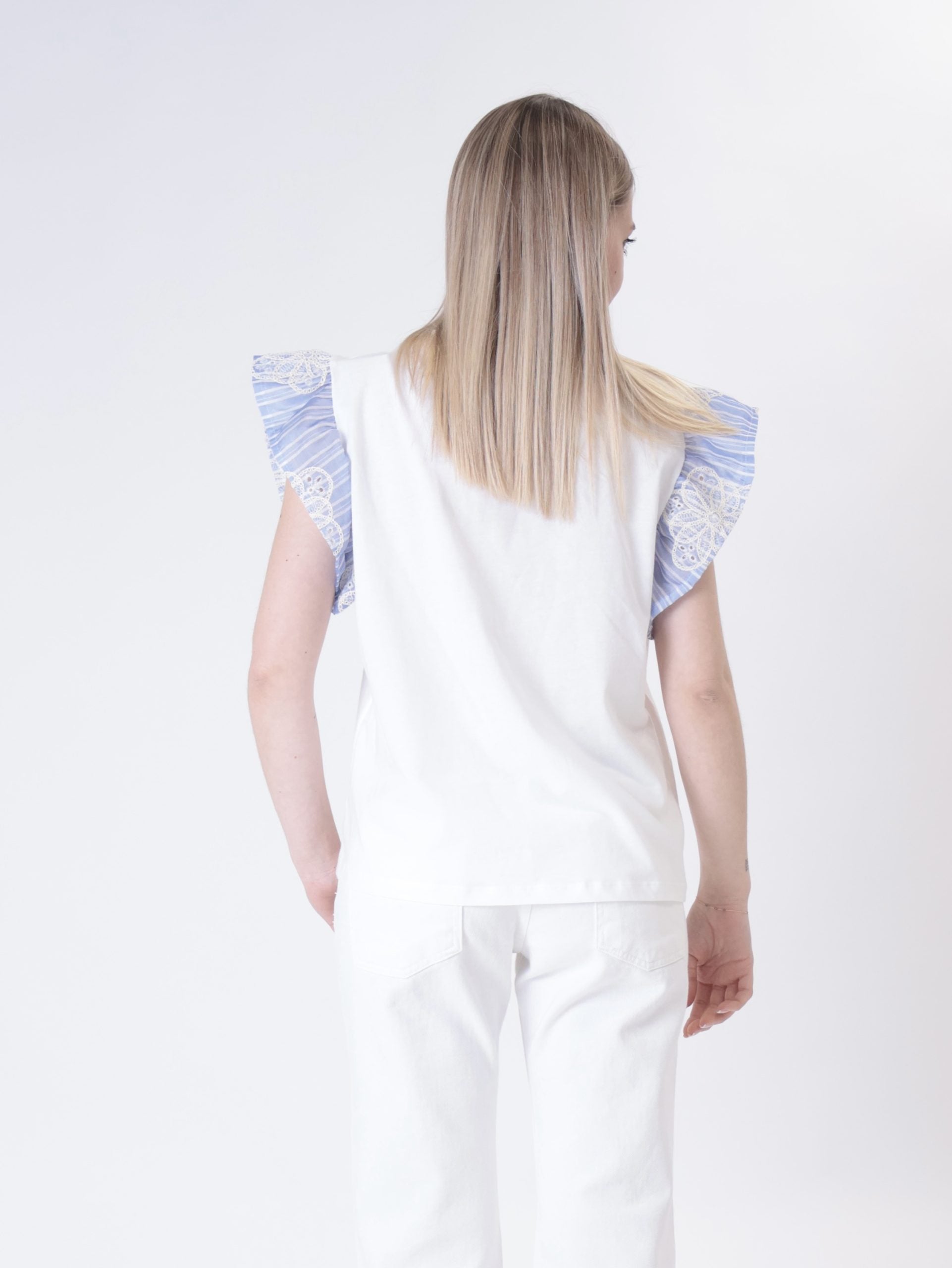 T-shirt spalle ricamo fiore bianco