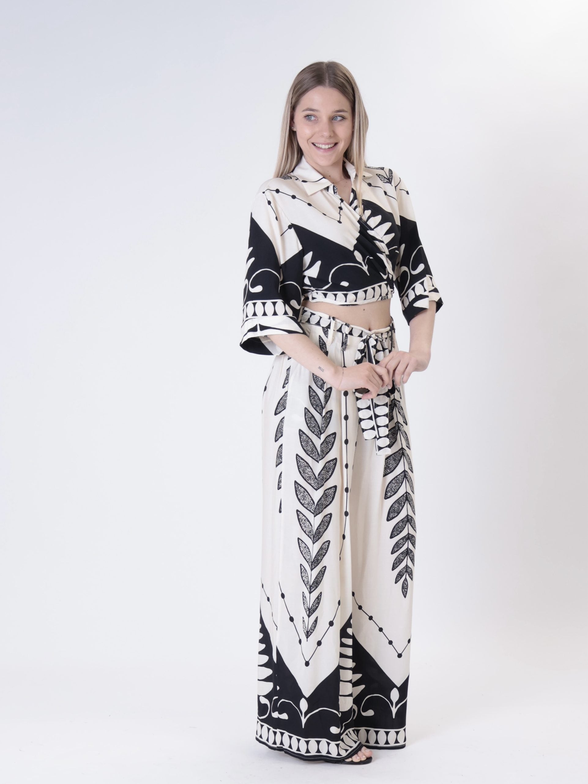 Butter/black patterned trousers