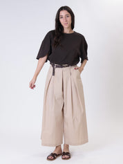 Dark brown sleeve slit T-shirt