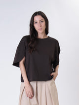 Dark brown sleeve slit T-shirt