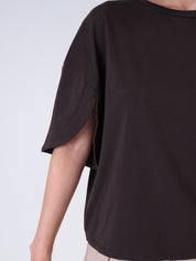 Dark brown sleeve slit T-shirt