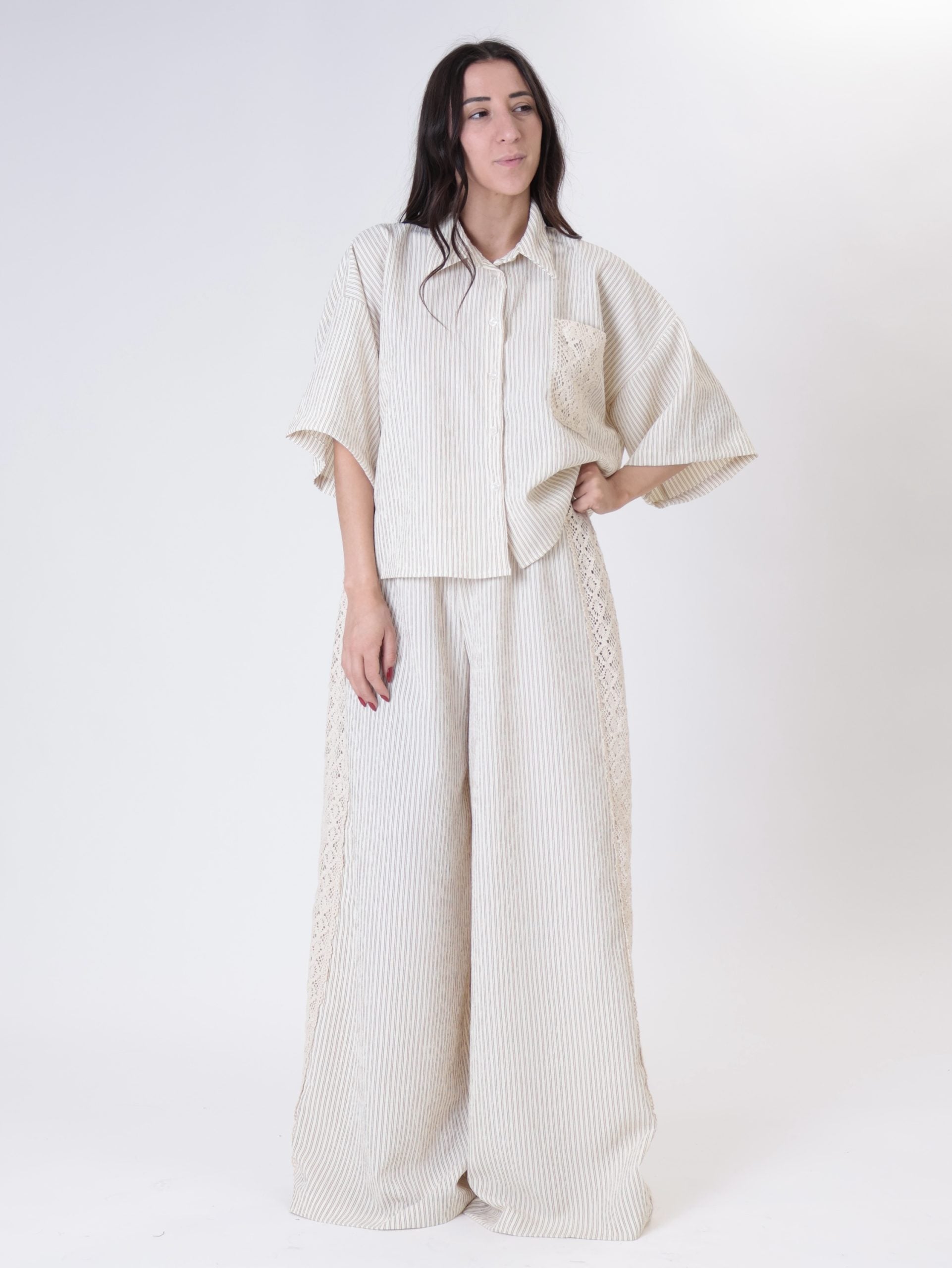 Camicia riga tasca crochet beige
