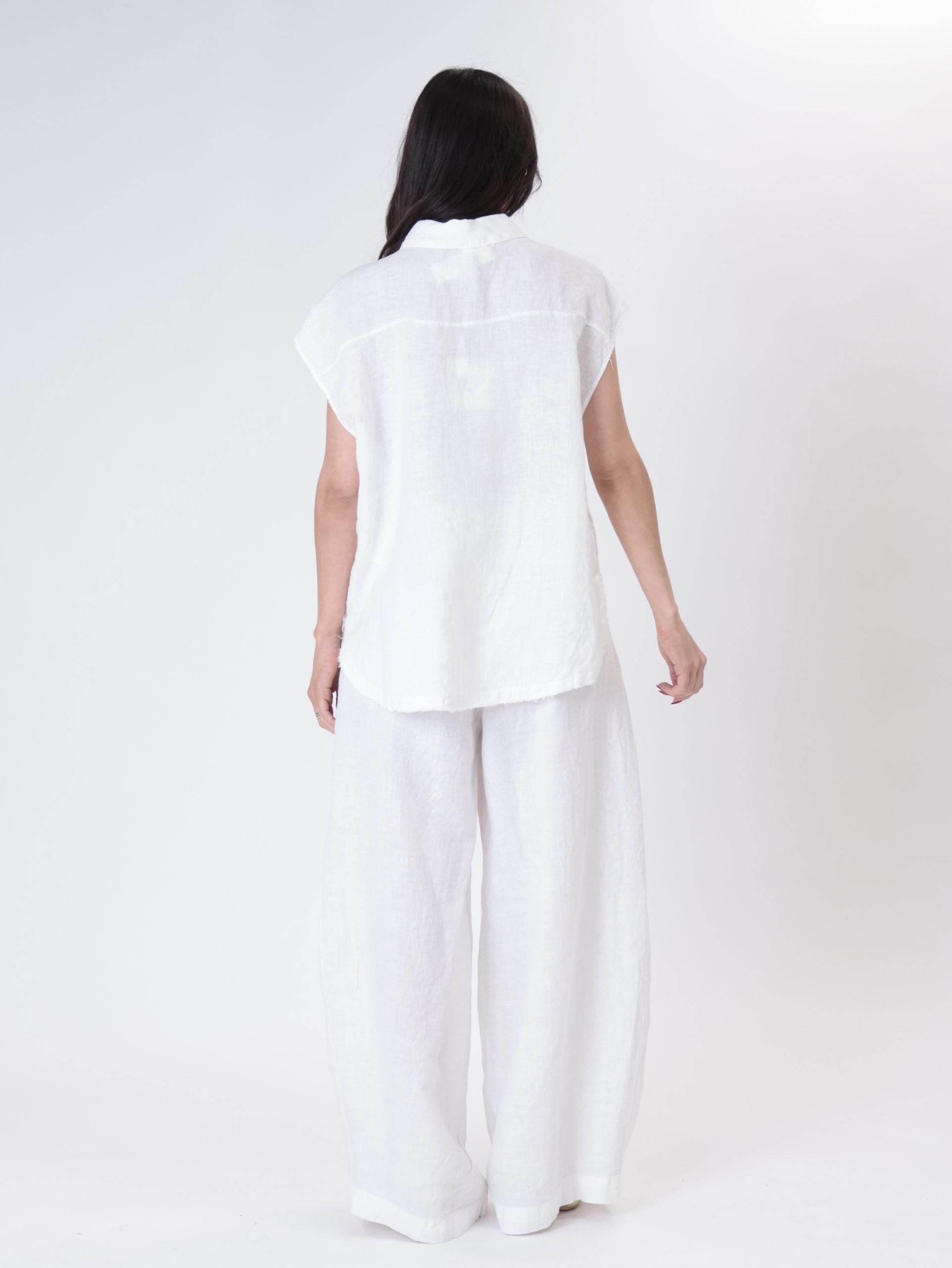 Sleeveless shirt 100% white linen