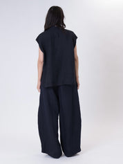 Sleeveless 100% linen shirt in blue