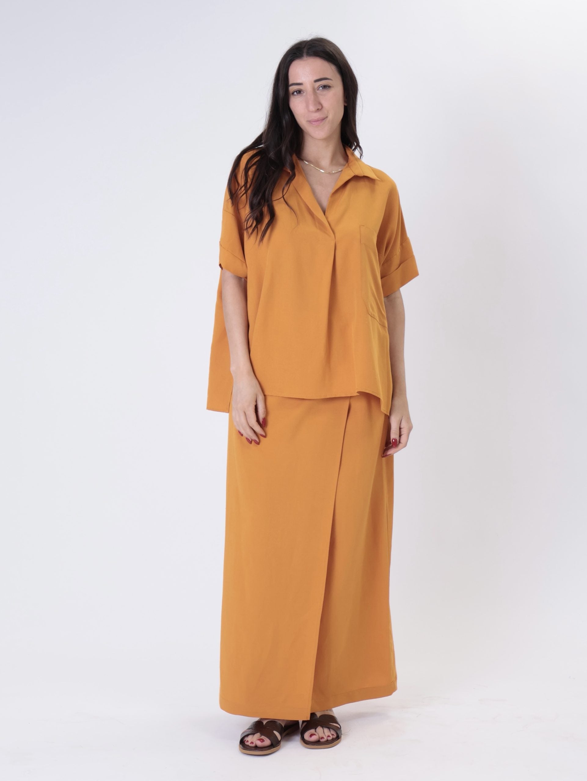 Fluid orange suit