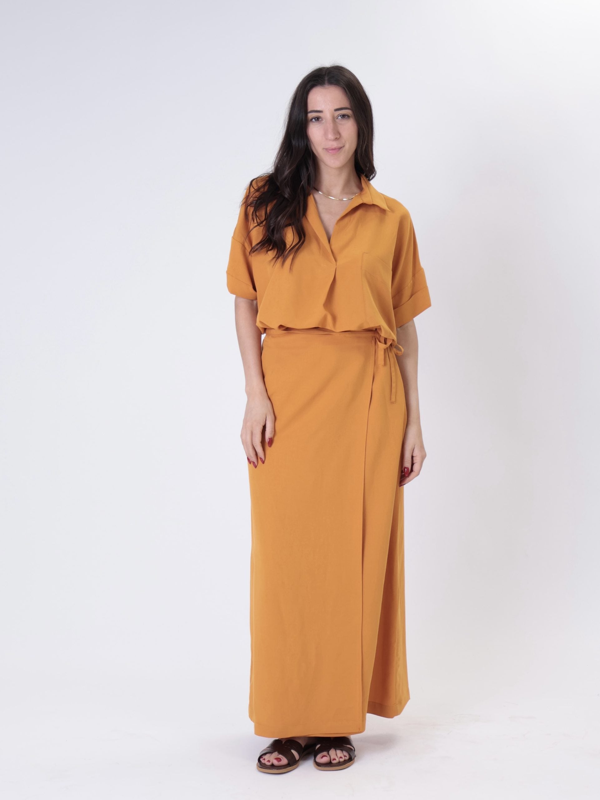 Fluid orange suit