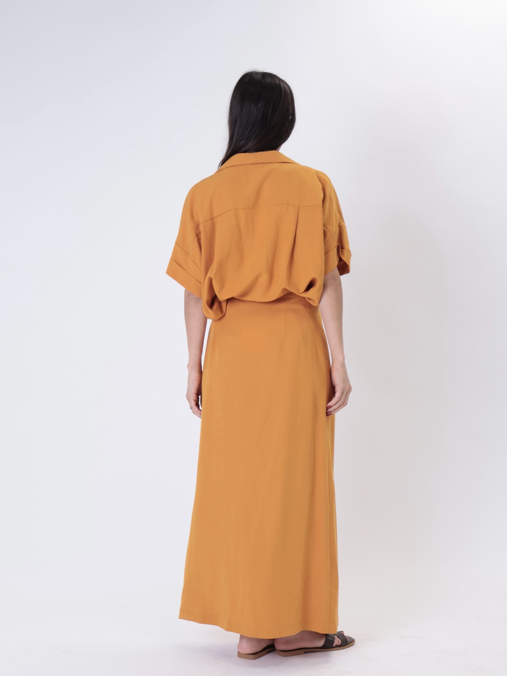 Fluid orange suit
