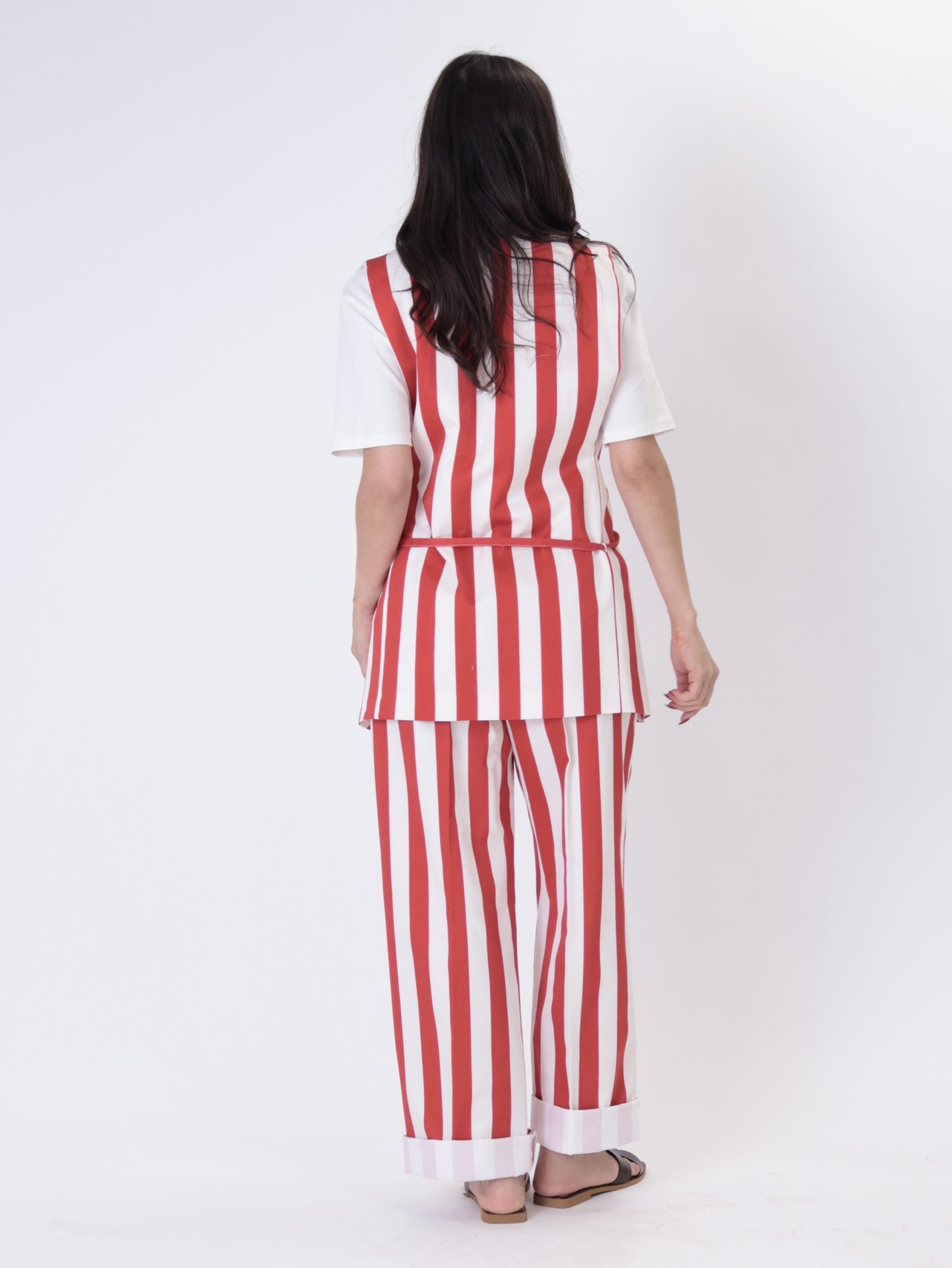 Sleeveless red striped jacket