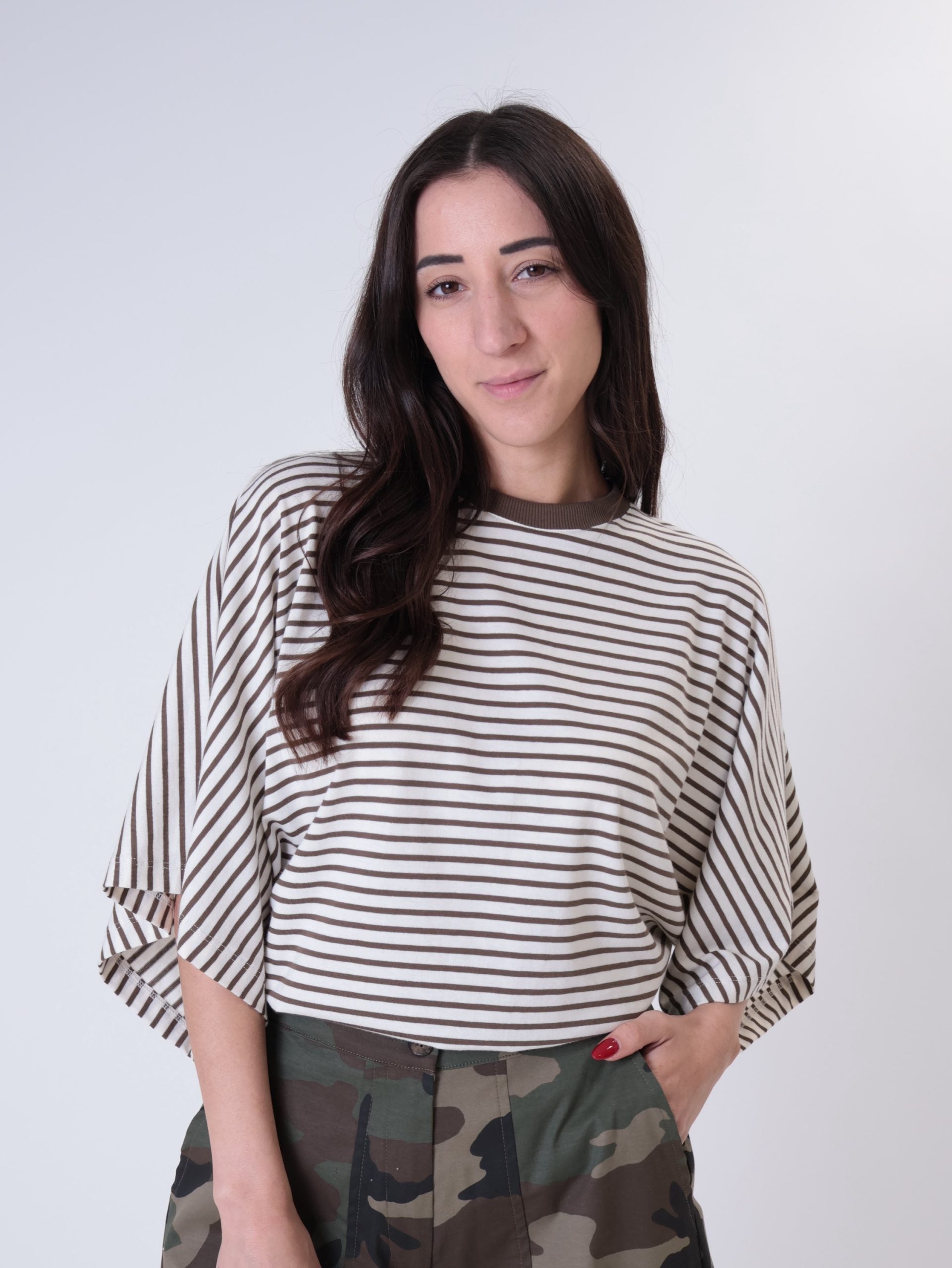 T-shirt riga manica ampia moro