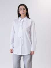 Camicia con cravatta bianca