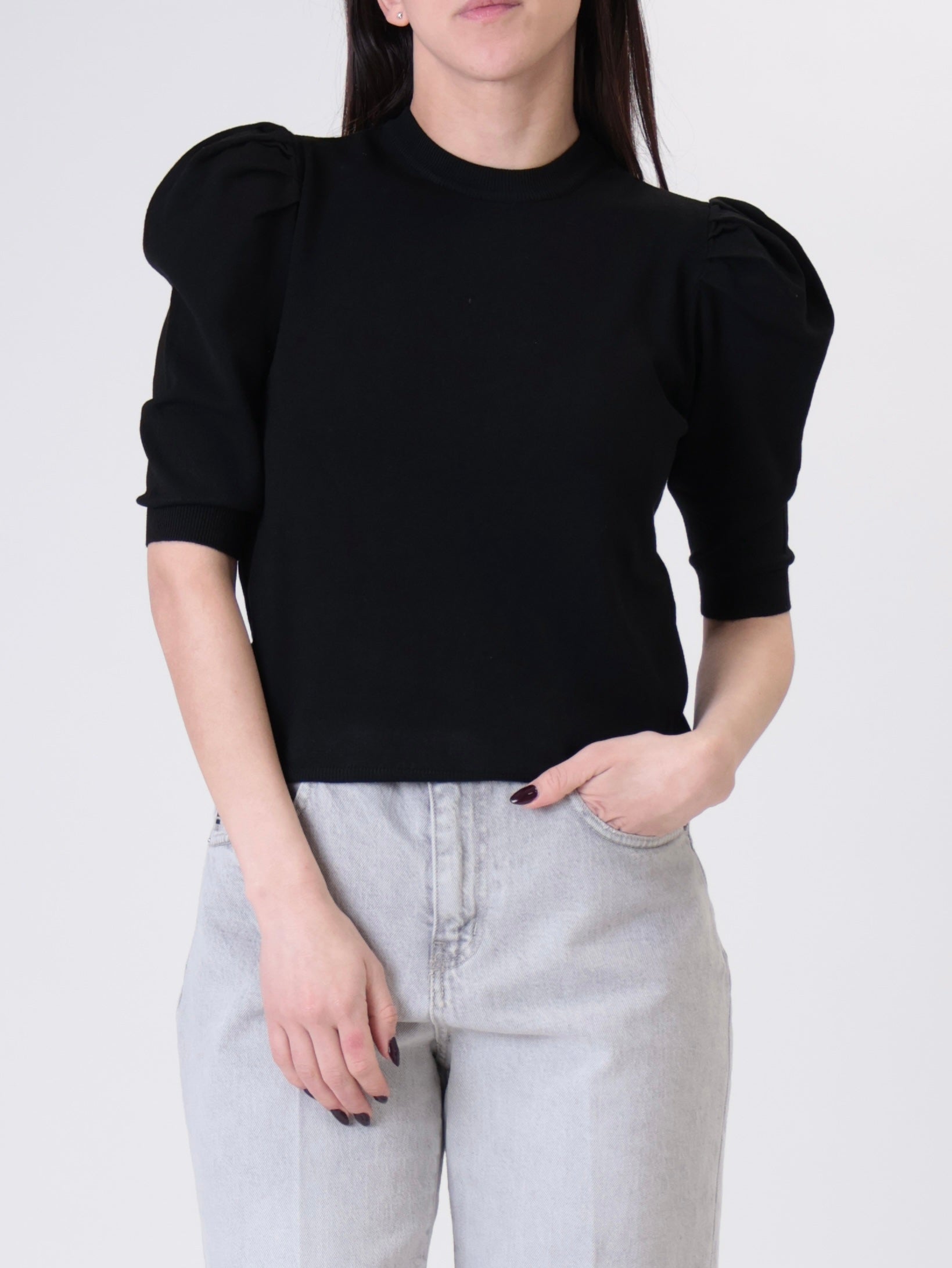 Pull sbuffo nero