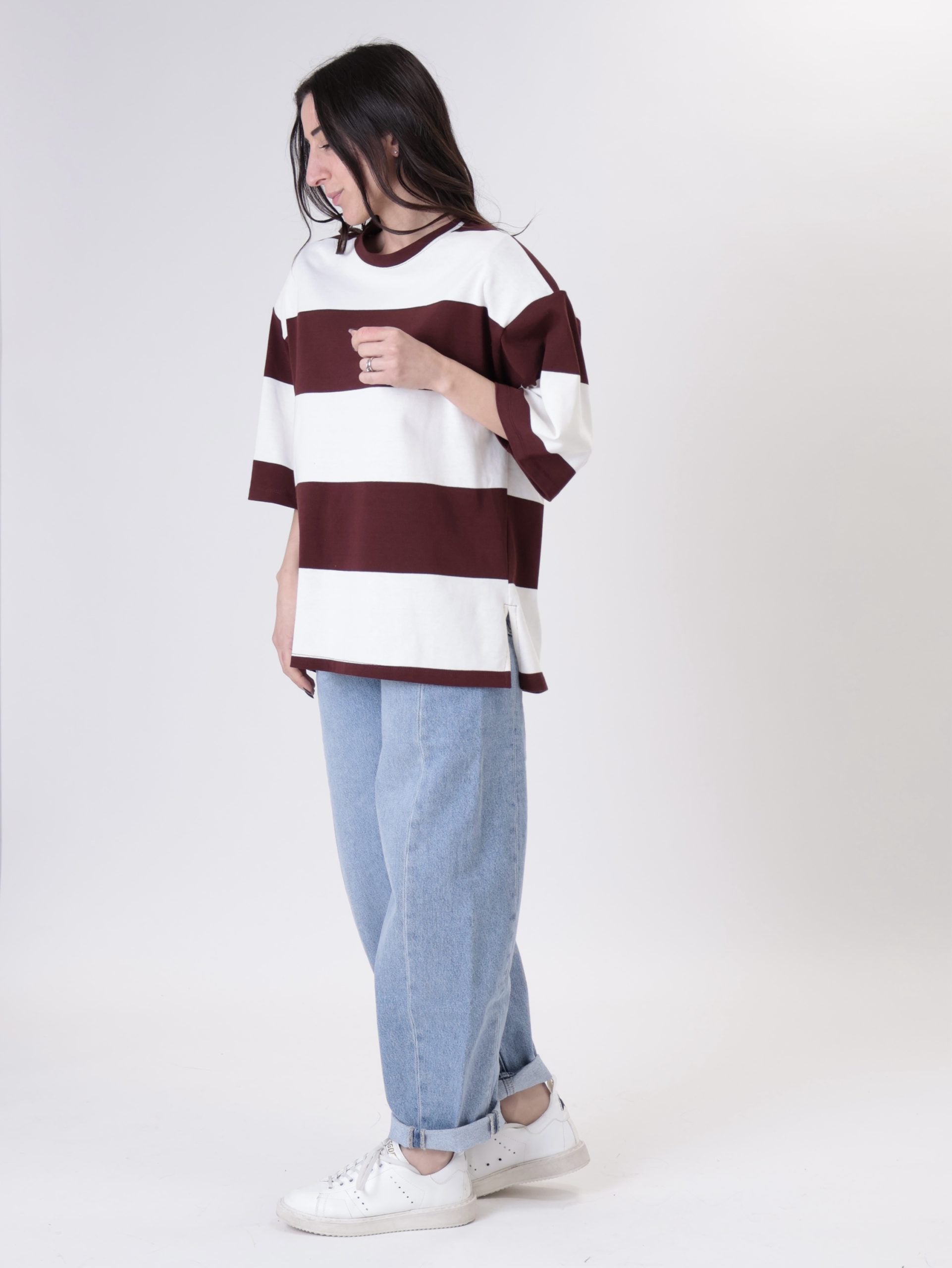 T-shirt riga spalla imbottita bordeaux