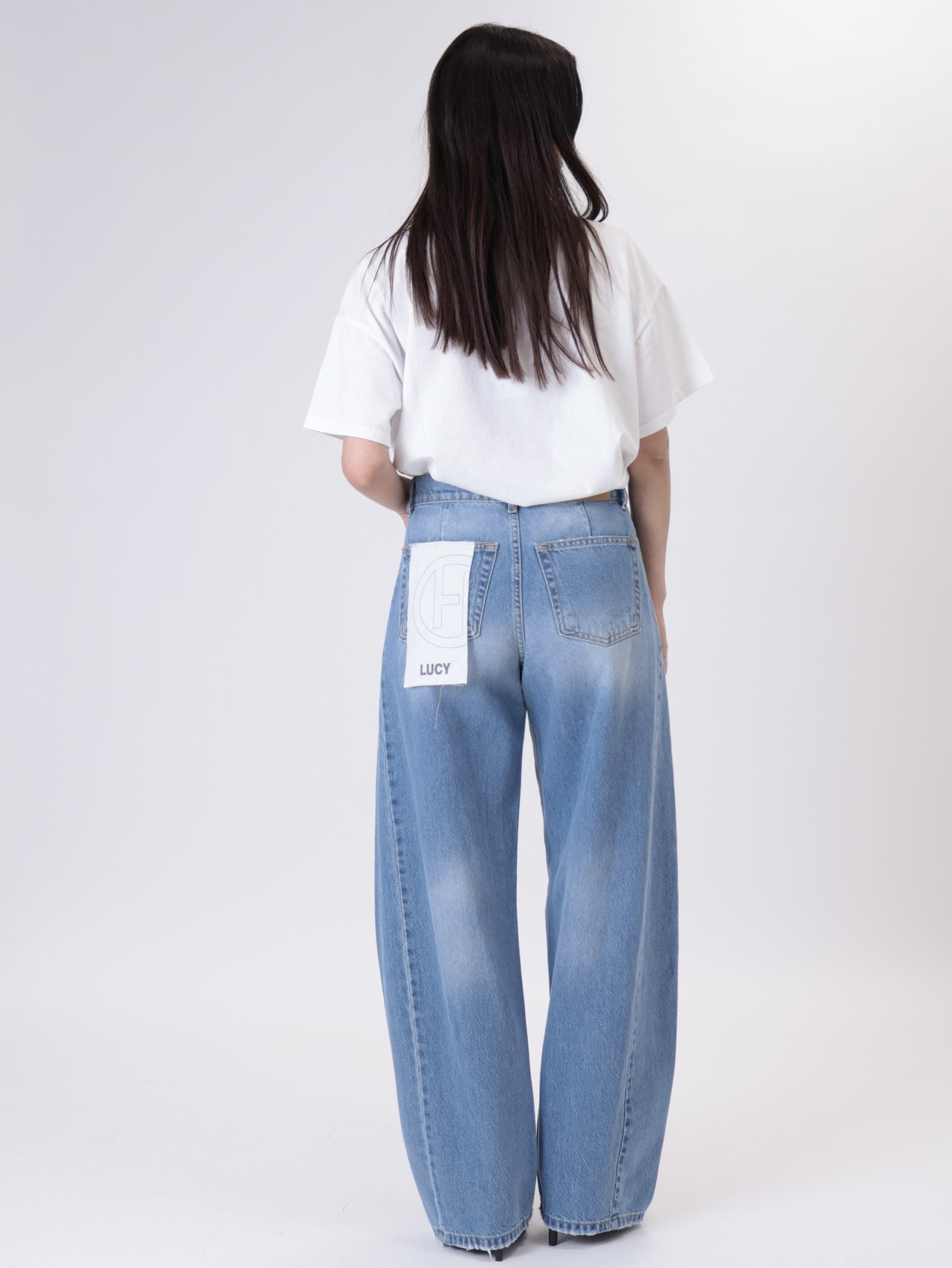 Lucy jeans with distressed details