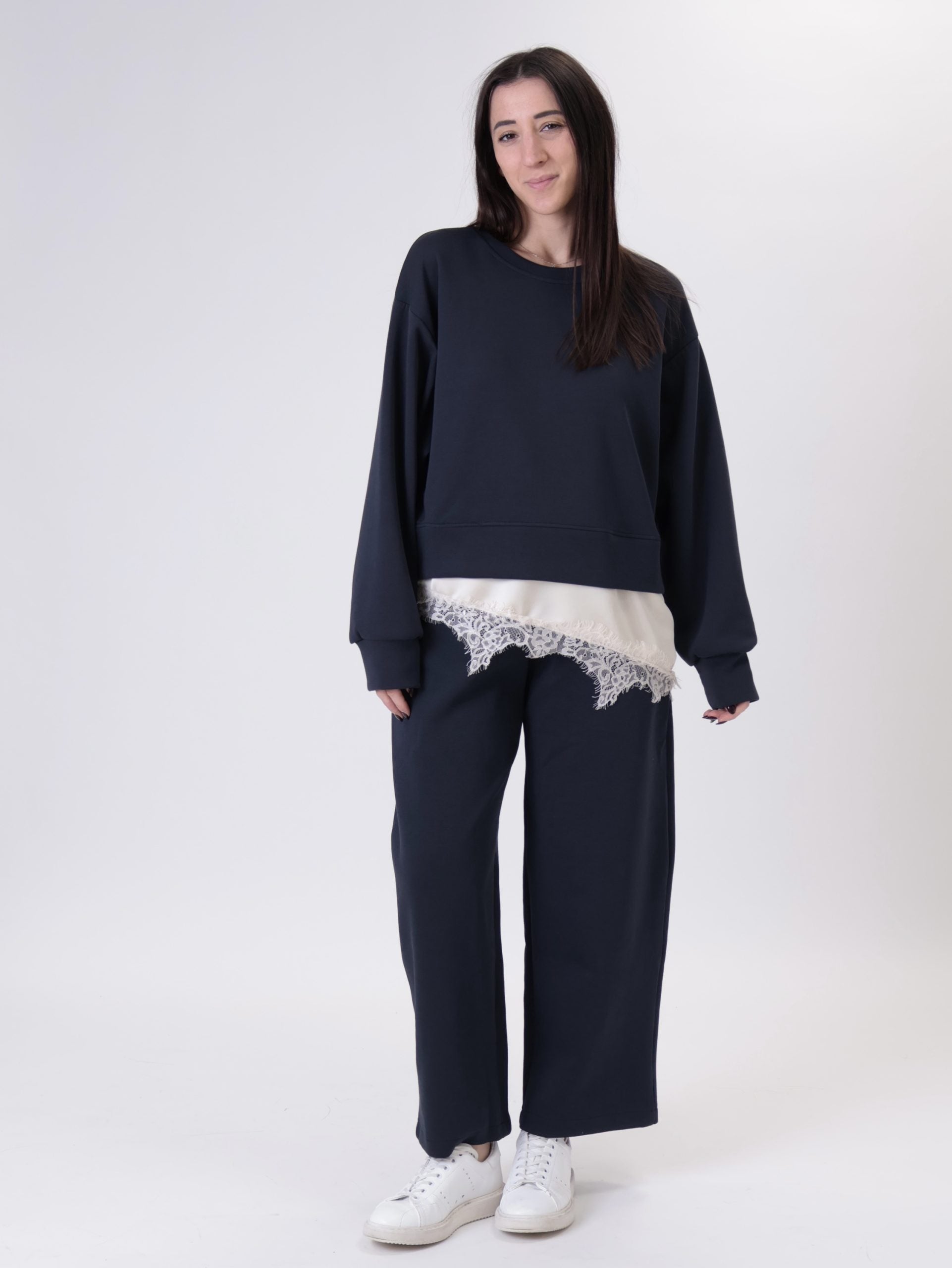 Sweatshirt with blue lingerie