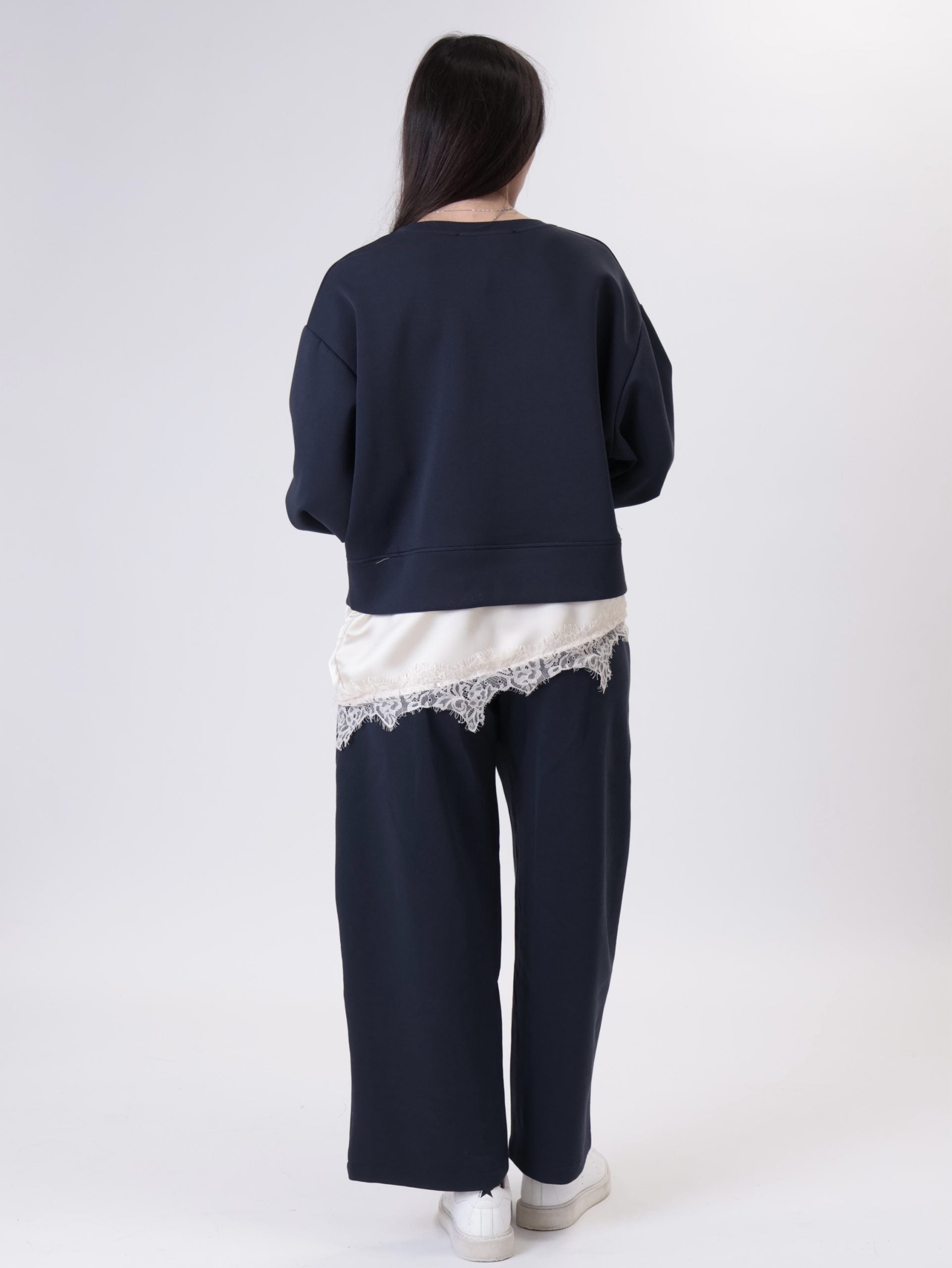 Sweatshirt with blue lingerie