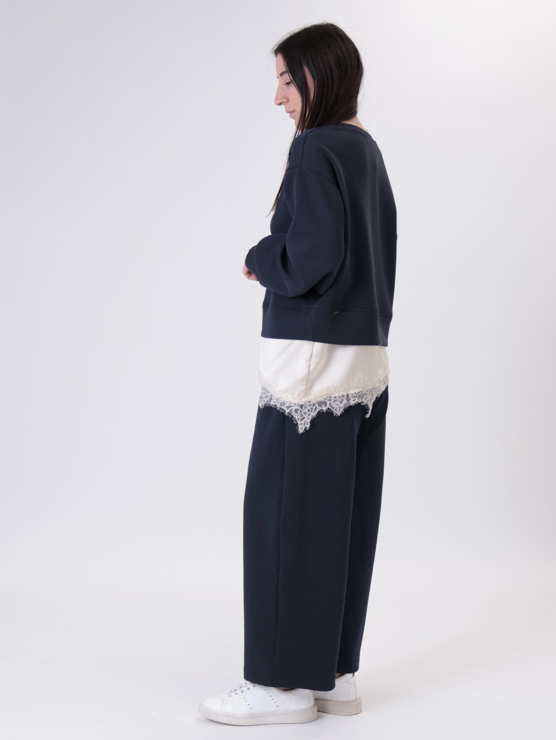 Sweatshirt with blue lingerie