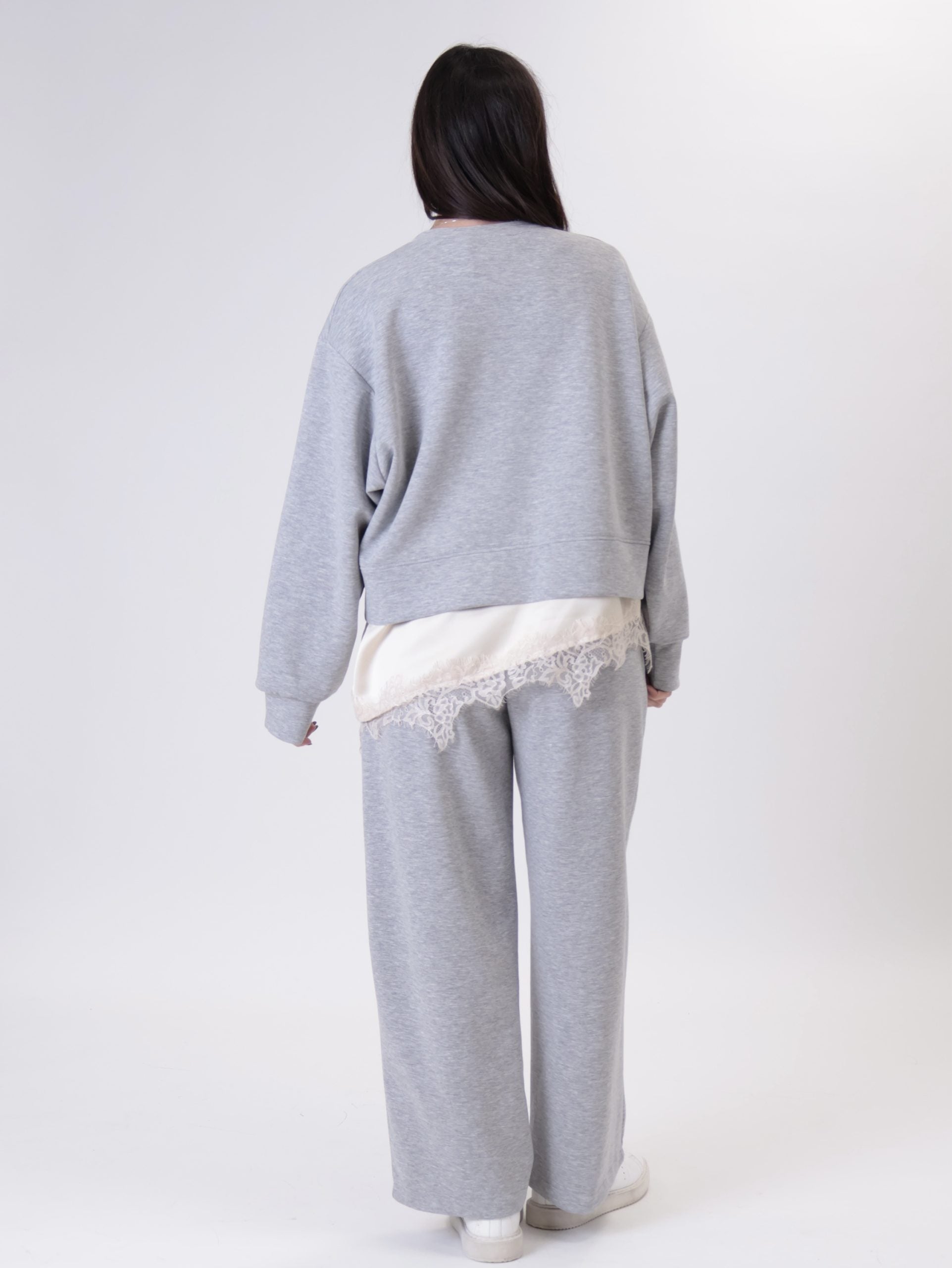 Sweatshirt with grey lingerie