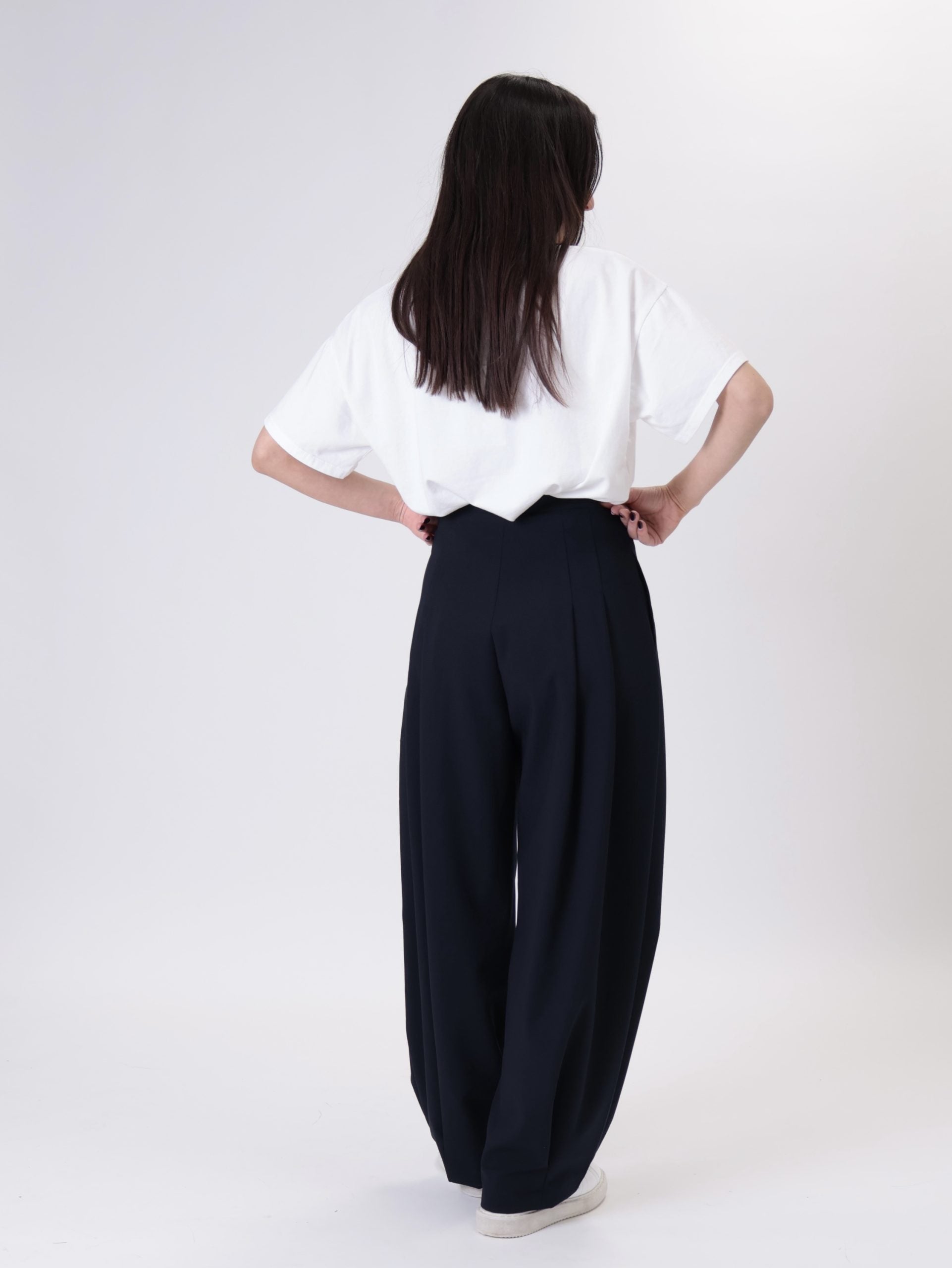 Dark blue pleated trousers