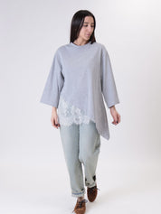 T-shirt over pizzo grigio