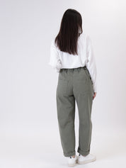 Egg-shaped trousers with rosemary stitching