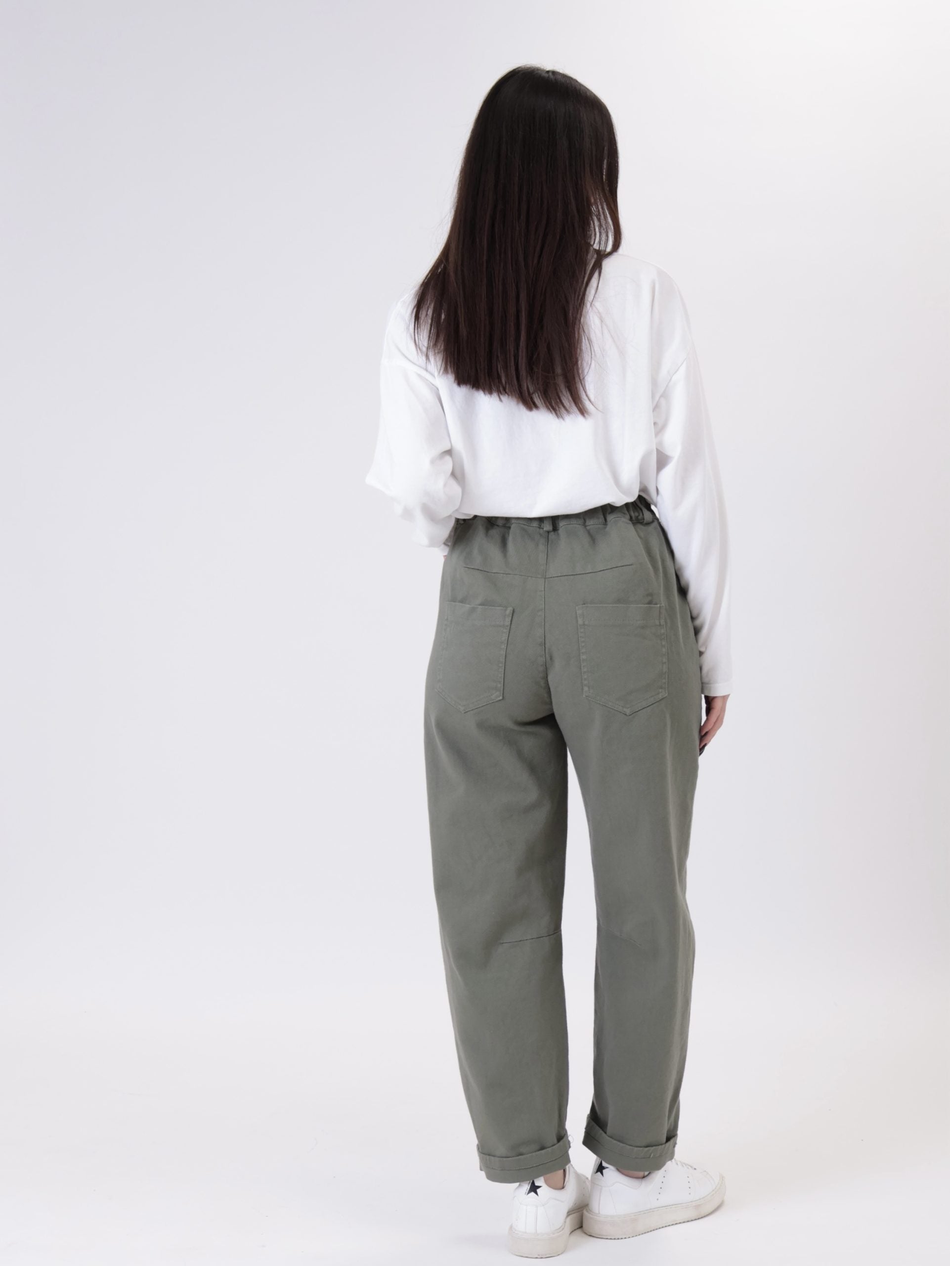 Egg-shaped trousers with rosemary stitching