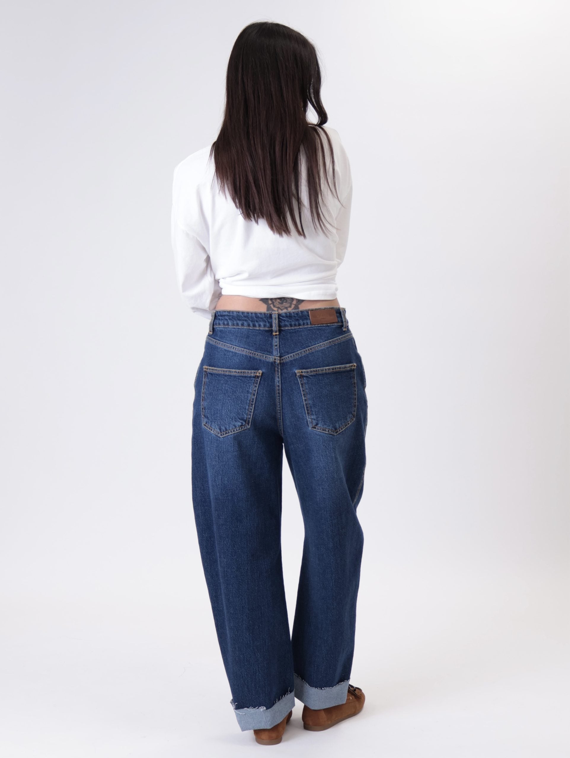 Jeans with balloon seams