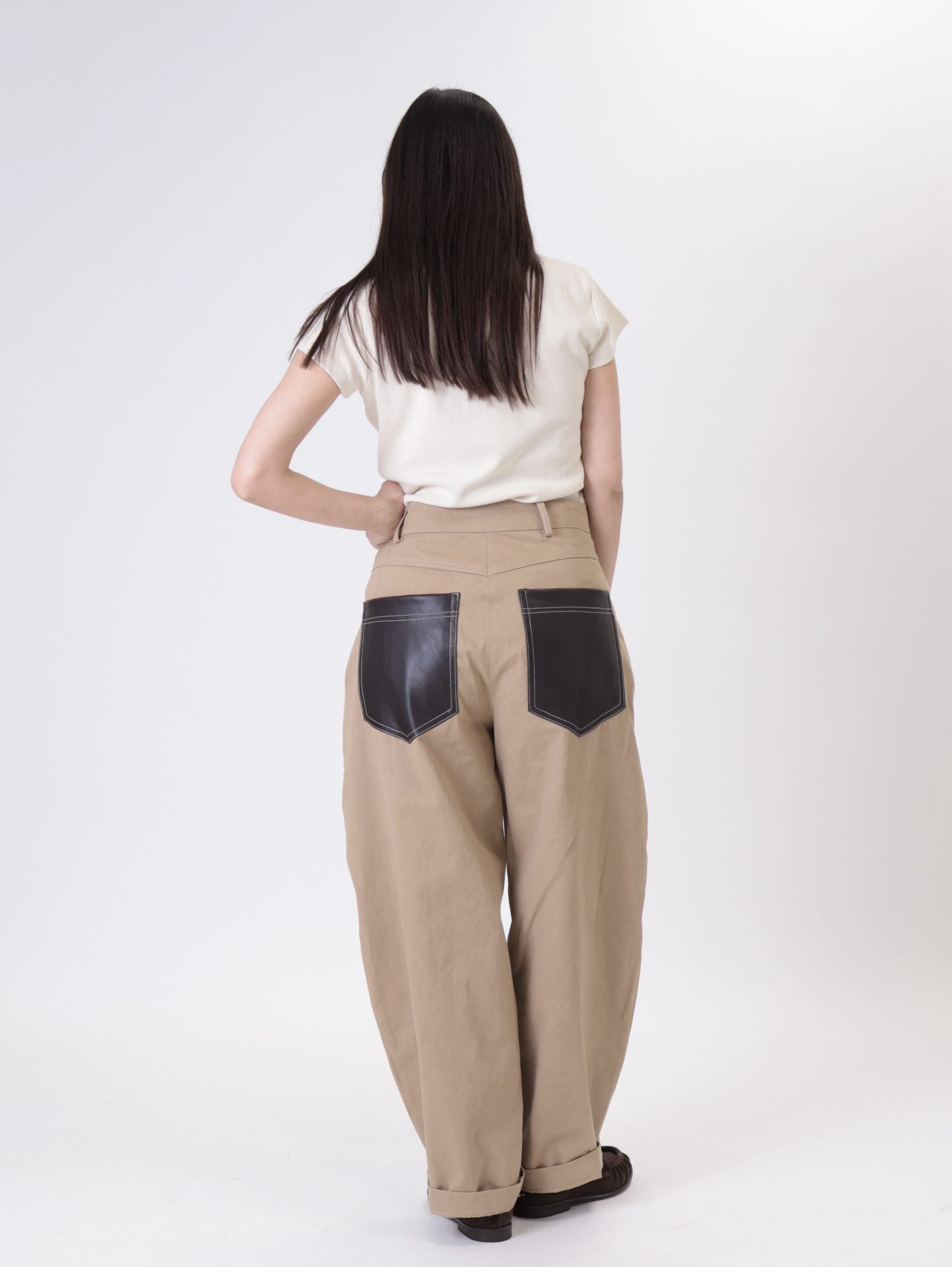 Pantalone tasche ecopelle beige