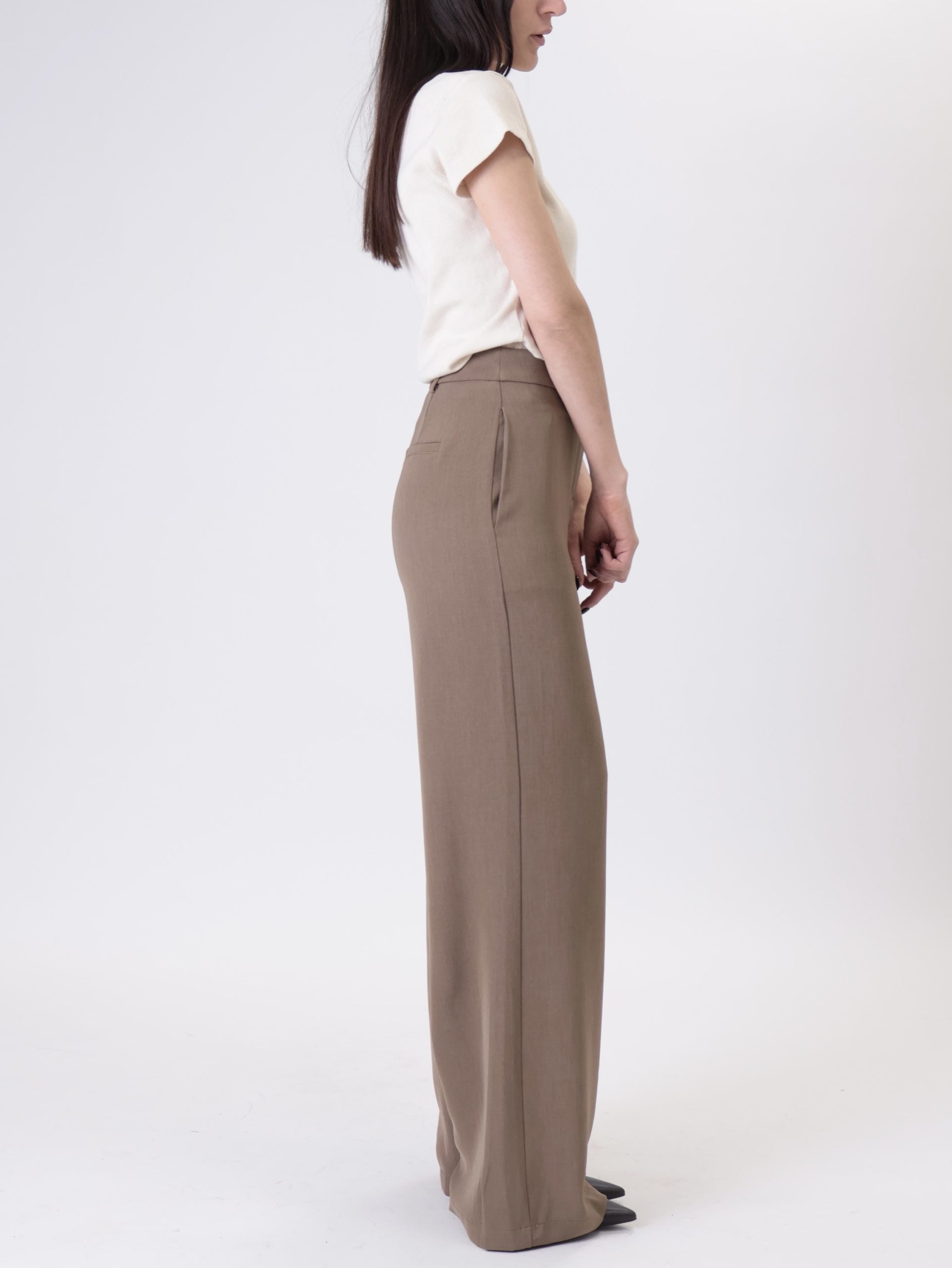 Tailored dark brown trousers