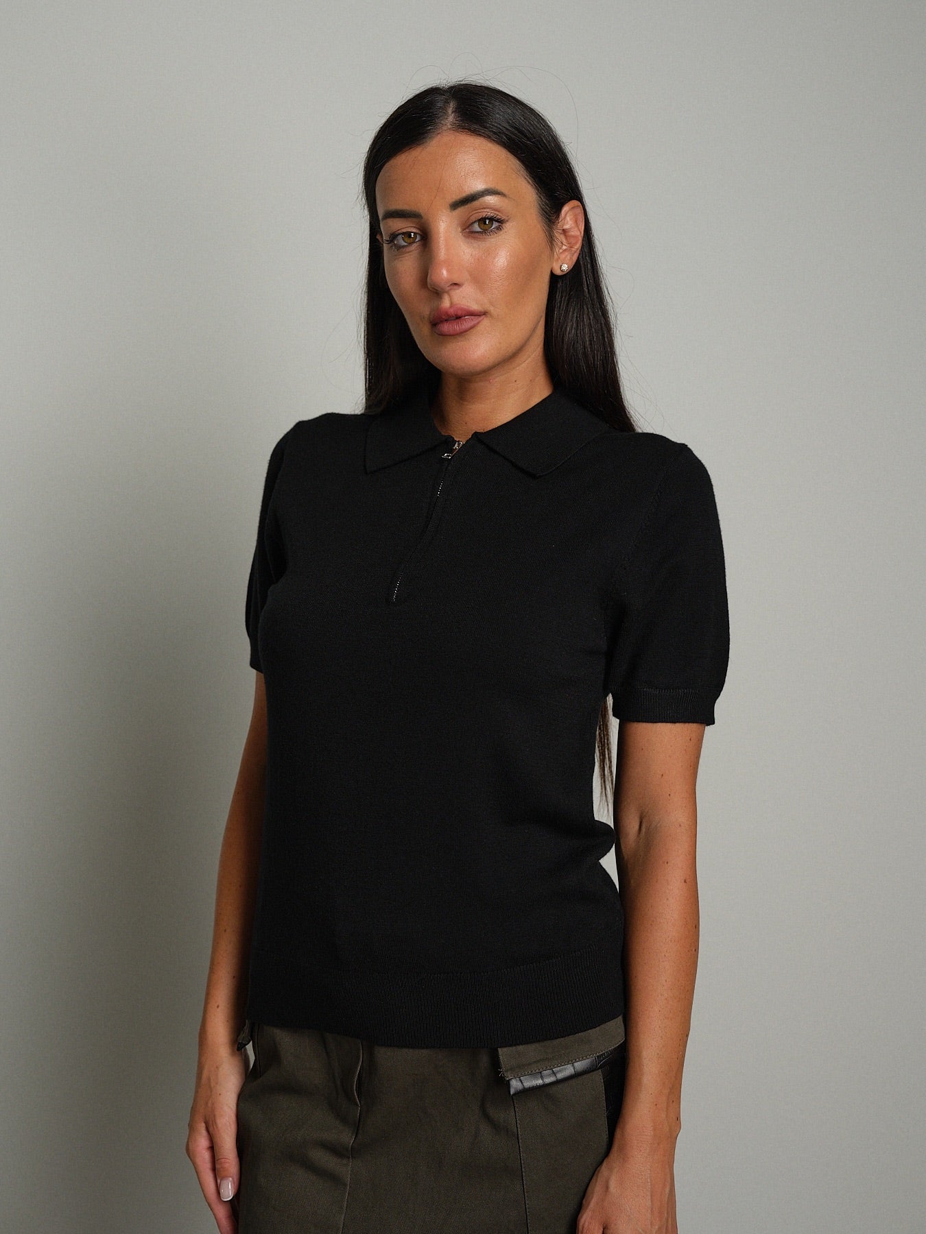 Polo zip Nero Veve VE418;Polo zip Nero Veve VE418 — foto 2;Polo zip Nero Veve VE418 — foto 3;Polo zip Nero Veve VE418 — foto 4;Polo zip Nero Veve VE418 — foto 5