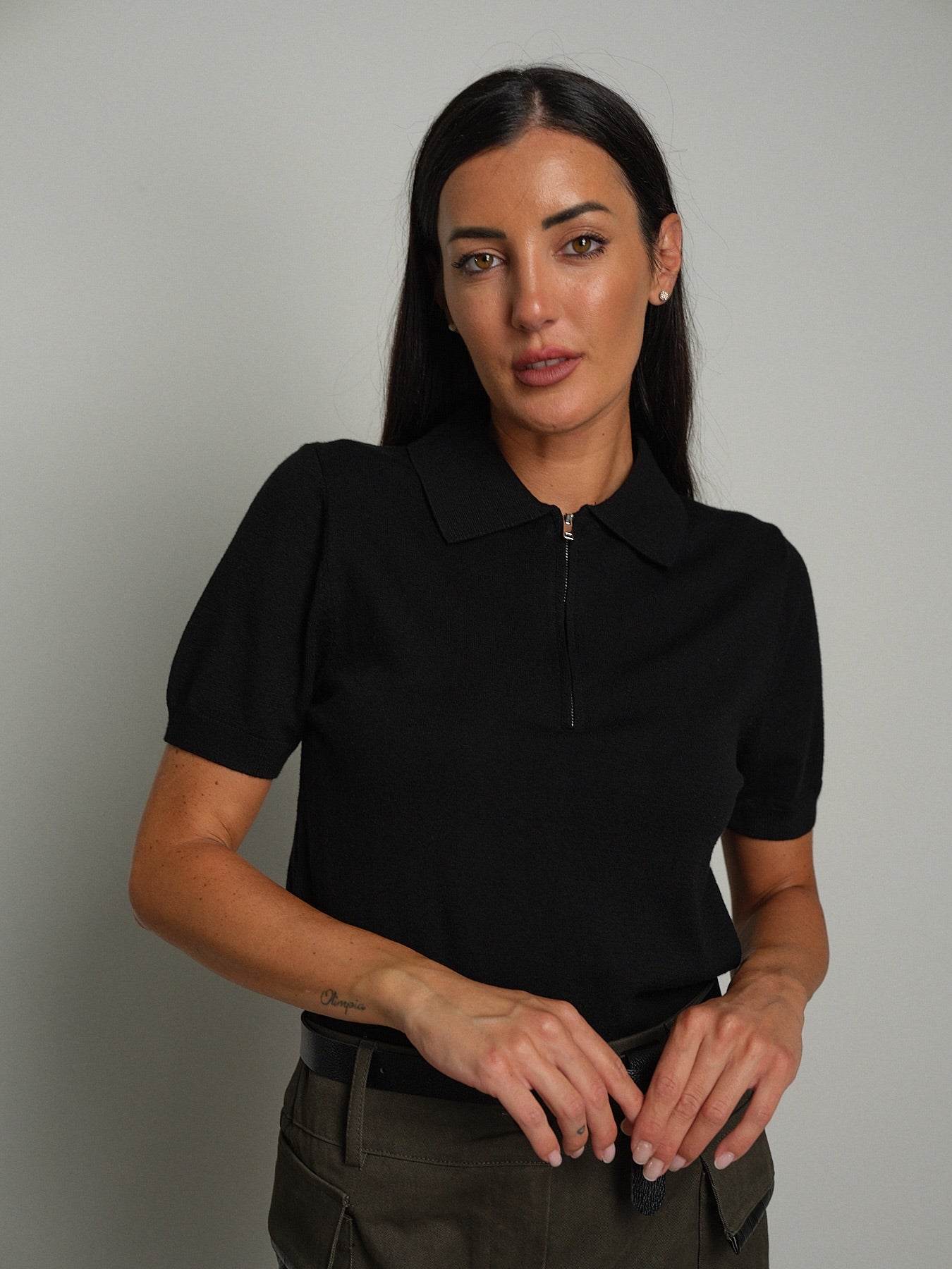 Polo zip Nero Veve VE418;Polo zip Nero Veve VE418 — foto 2;Polo zip Nero Veve VE418 — foto 3;Polo zip Nero Veve VE418 — foto 4;Polo zip Nero Veve VE418 — foto 5