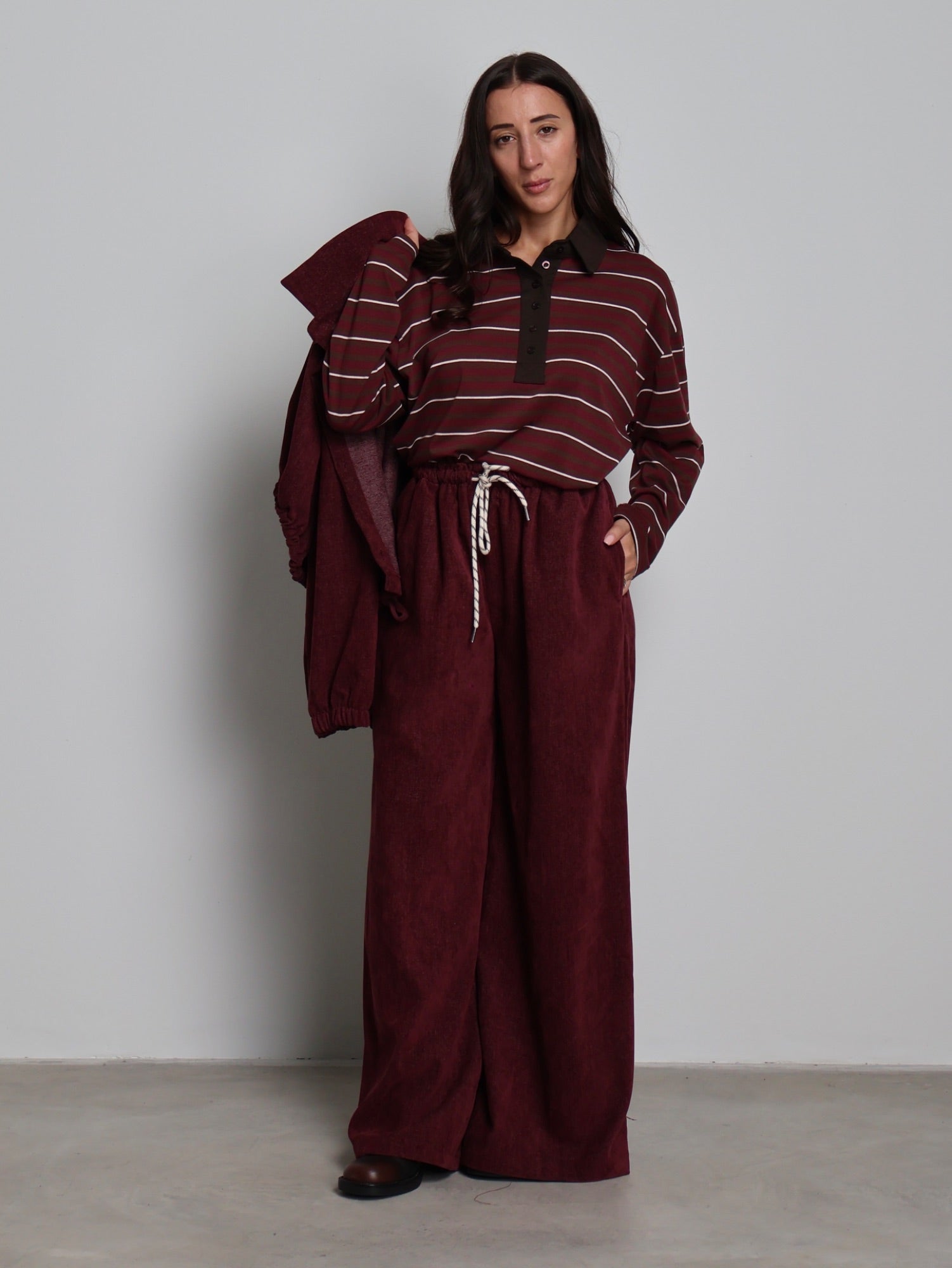 PANTALONE EMILY Bordeaux VEVE VE423;PANTALONE EMILY Bordeaux VEVE VE423 — foto 2;PANTALONE EMILY Bordeaux VEVE VE423 — foto 3;PANTALONE EMILY Bordeaux VEVE VE423 — foto 4;PANTALONE EMILY Bordeaux VEVE VE423 — foto 5;PANTALONE EMILY Bordeaux VEVE VE423 — foto 6;PANTALONE EMILY Bordeaux VEVE VE423 — foto 7