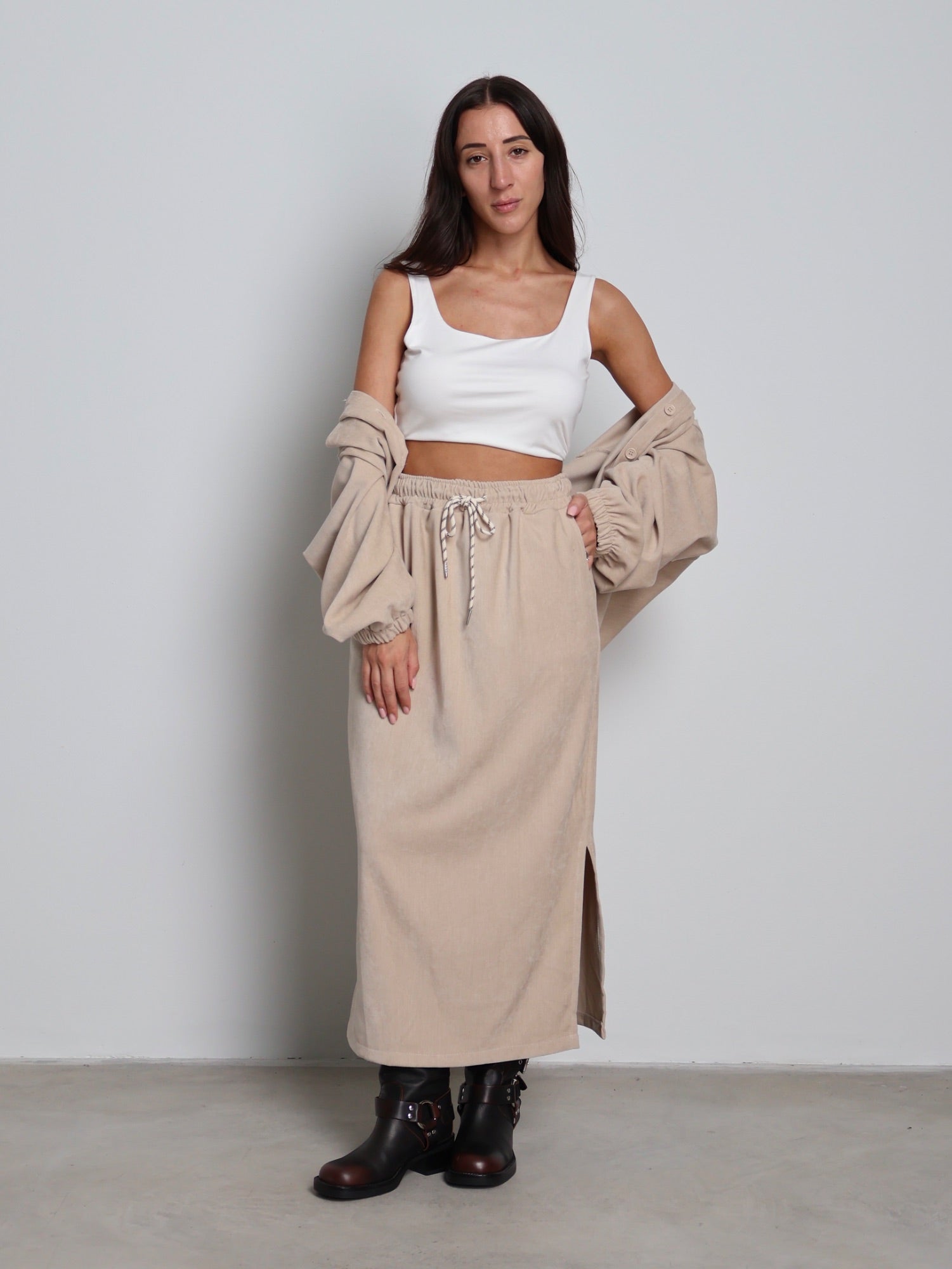 GONNA MIDI EMILY Beige VEVE VE424;GONNA MIDI EMILY Beige VEVE VE424 — foto 2;GONNA MIDI EMILY Beige VEVE VE424 — foto 3;GONNA MIDI EMILY Beige VEVE VE424 — foto 4;GONNA MIDI EMILY Beige VEVE VE424 — foto 5