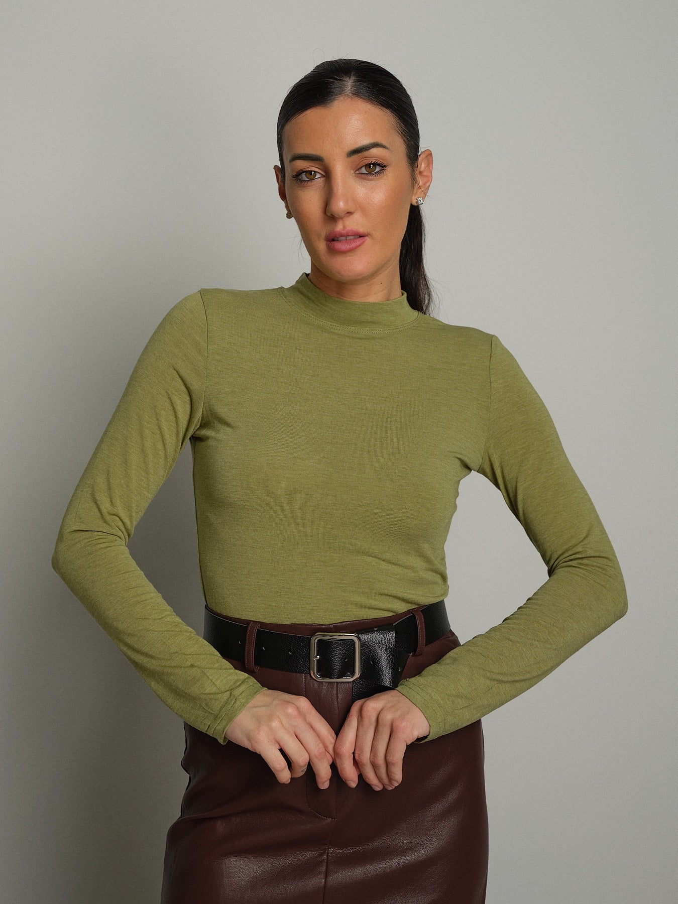 Maglia girocollo misto lana baseball Verde-oliva VEVE VE440;Maglia girocollo misto lana baseball Verde-oliva VEVE VE440 — foto 2;Maglia girocollo misto lana baseball Verde-oliva VEVE VE440 — foto 3;Maglia girocollo misto lana baseball Verde-oliva VEVE VE440 — foto 4