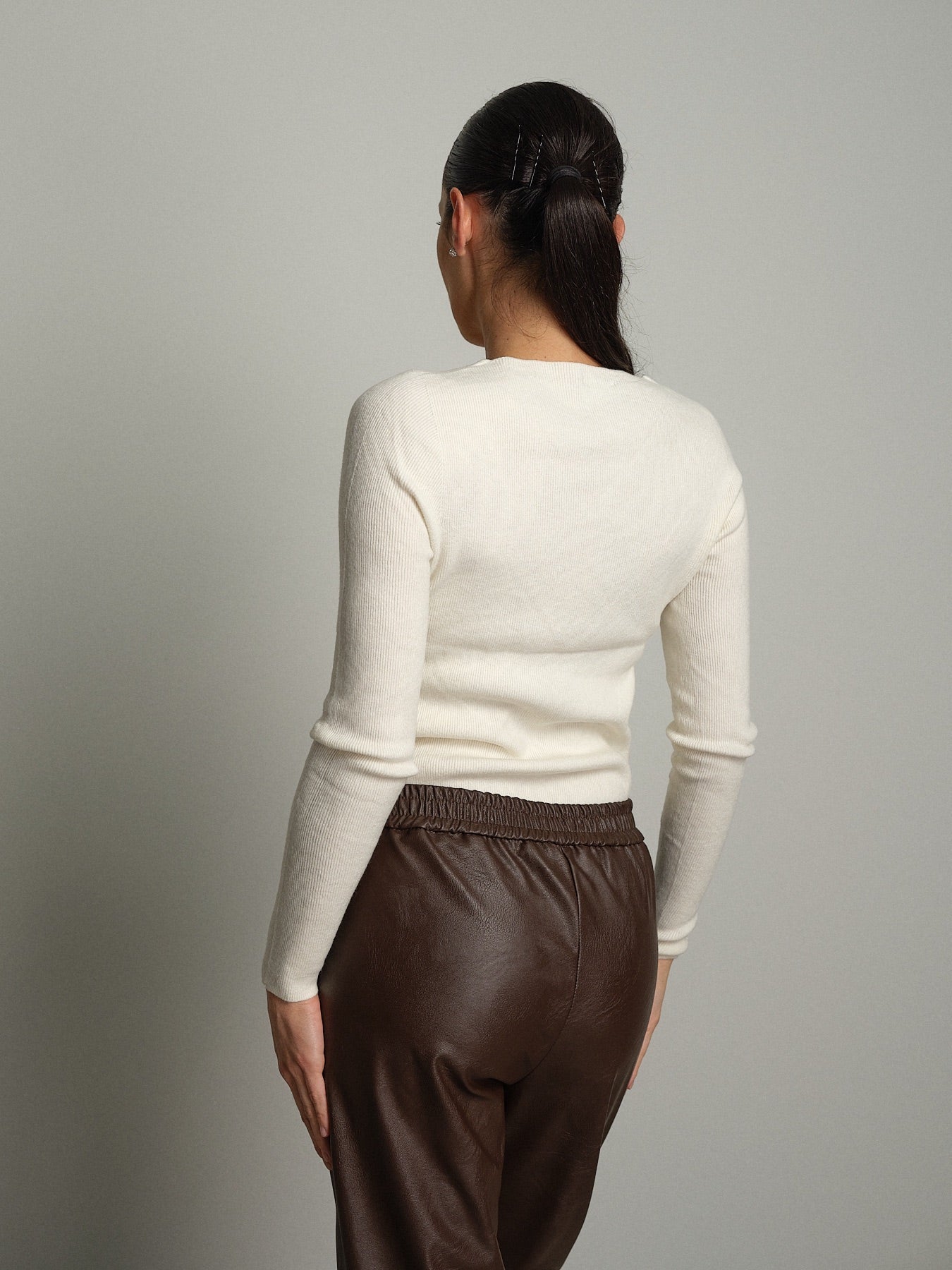 Pullover scollo V tondo Panna Veve VE441;Pullover scollo V tondo Panna Veve VE441 — foto 2;Pullover scollo V tondo Panna Veve VE441 — foto 3