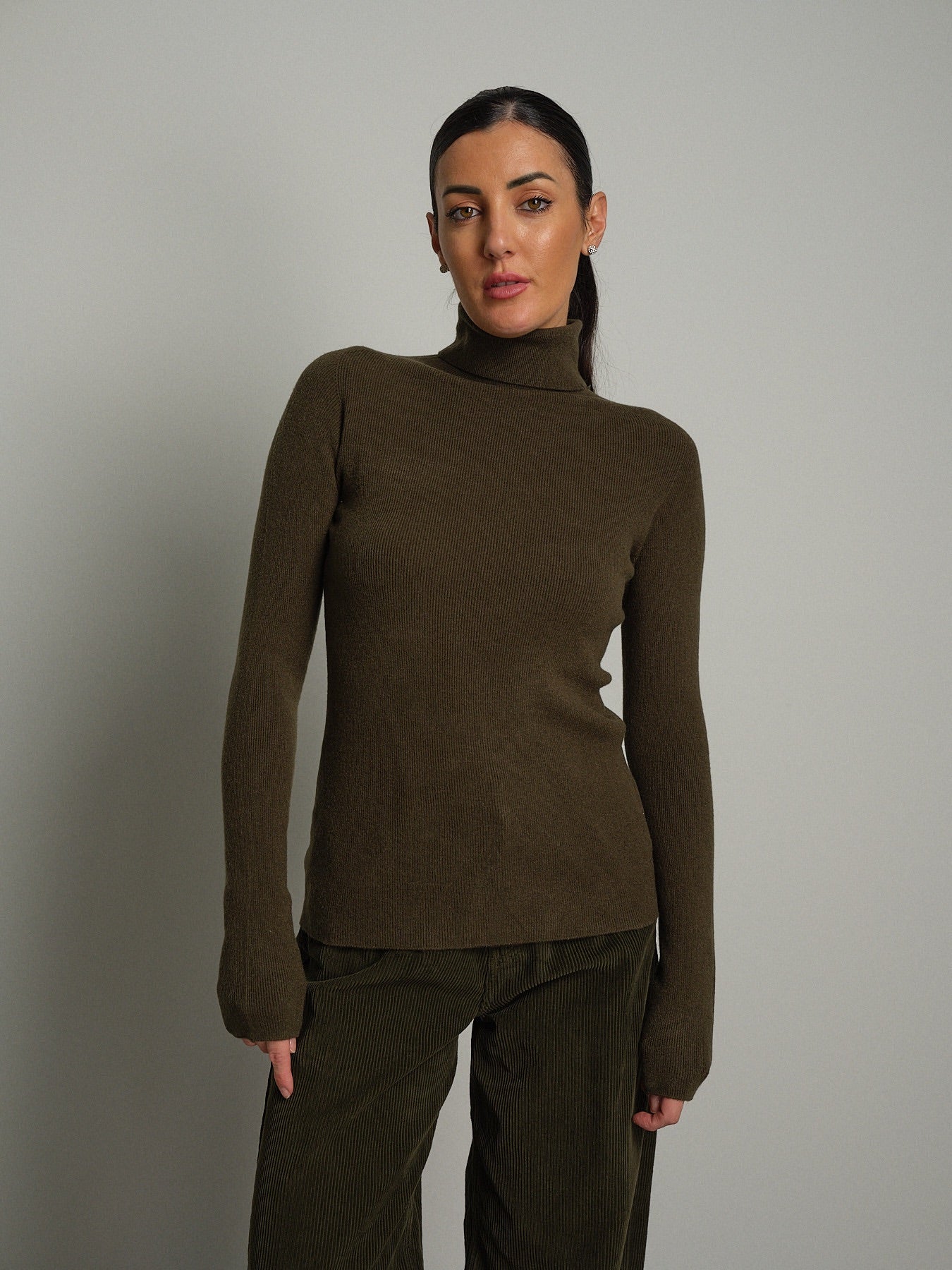 Dolcevita costina Verde-militare VEVE VE443;Dolcevita costina Verde-militare VEVE VE443 — foto 2;Dolcevita costina Verde-militare VEVE VE443 — foto 3;Dolcevita costina Verde-militare VEVE VE443 — foto 4