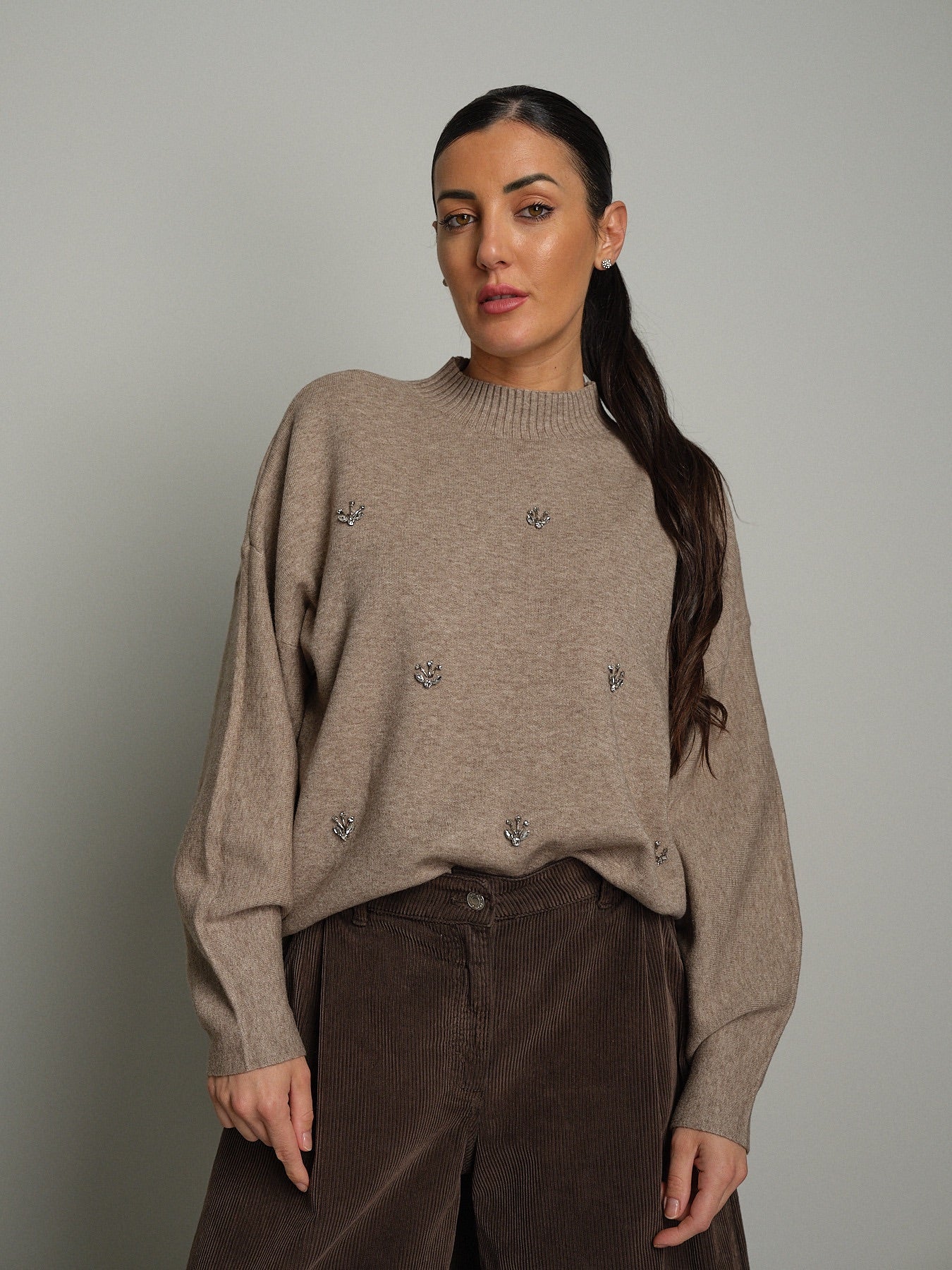 Pullover cabochon Beige Veve VE444;Pullover cabochon Beige Veve VE444 — foto 2;Pullover cabochon Beige Veve VE444 — foto 3;Pullover cabochon Beige Veve VE444 — foto 4;Pullover cabochon Beige Veve VE444 — foto 5