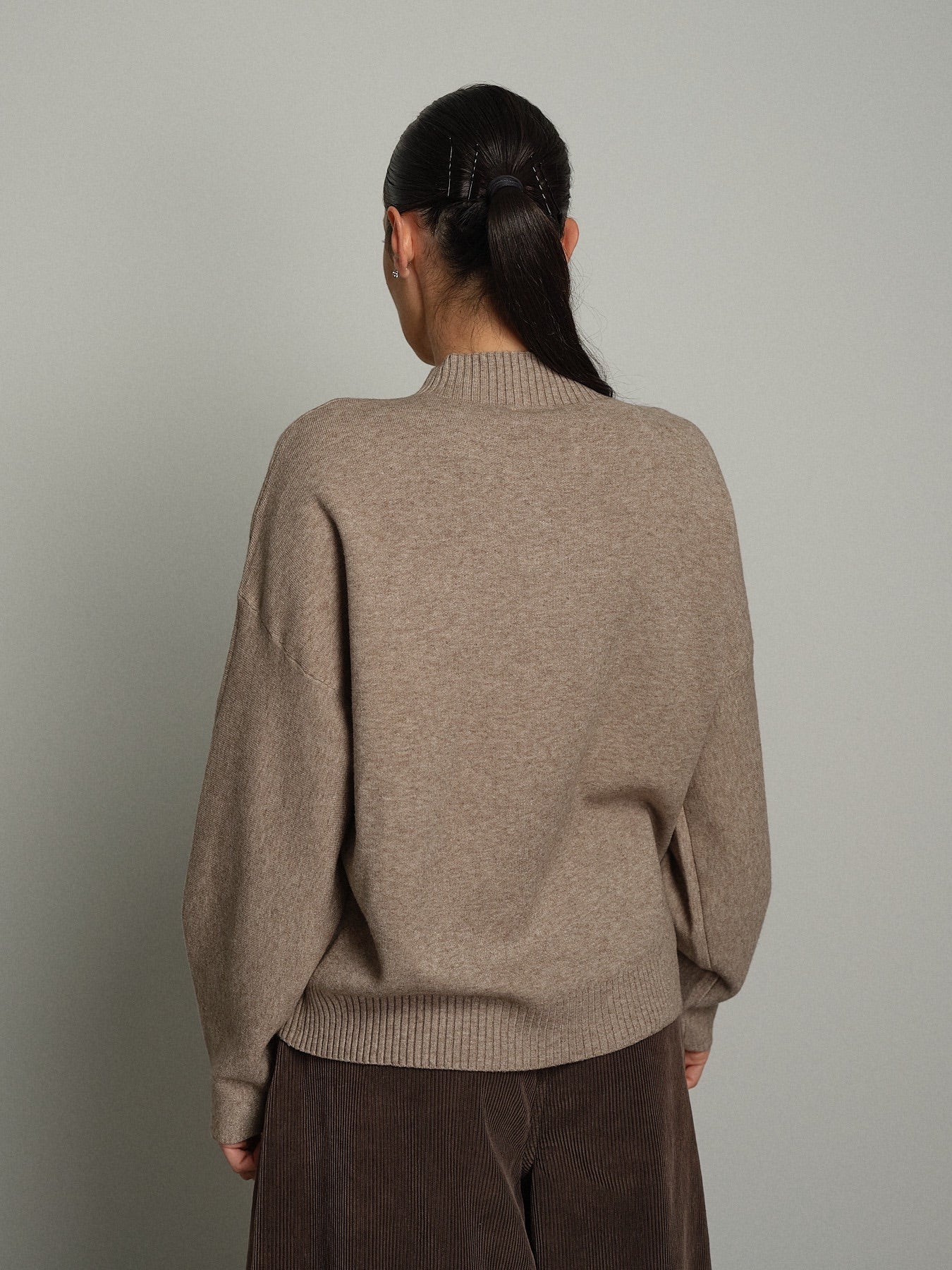 Pullover cabochon Beige Veve VE444;Pullover cabochon Beige Veve VE444 — foto 2;Pullover cabochon Beige Veve VE444 — foto 3;Pullover cabochon Beige Veve VE444 — foto 4;Pullover cabochon Beige Veve VE444 — foto 5