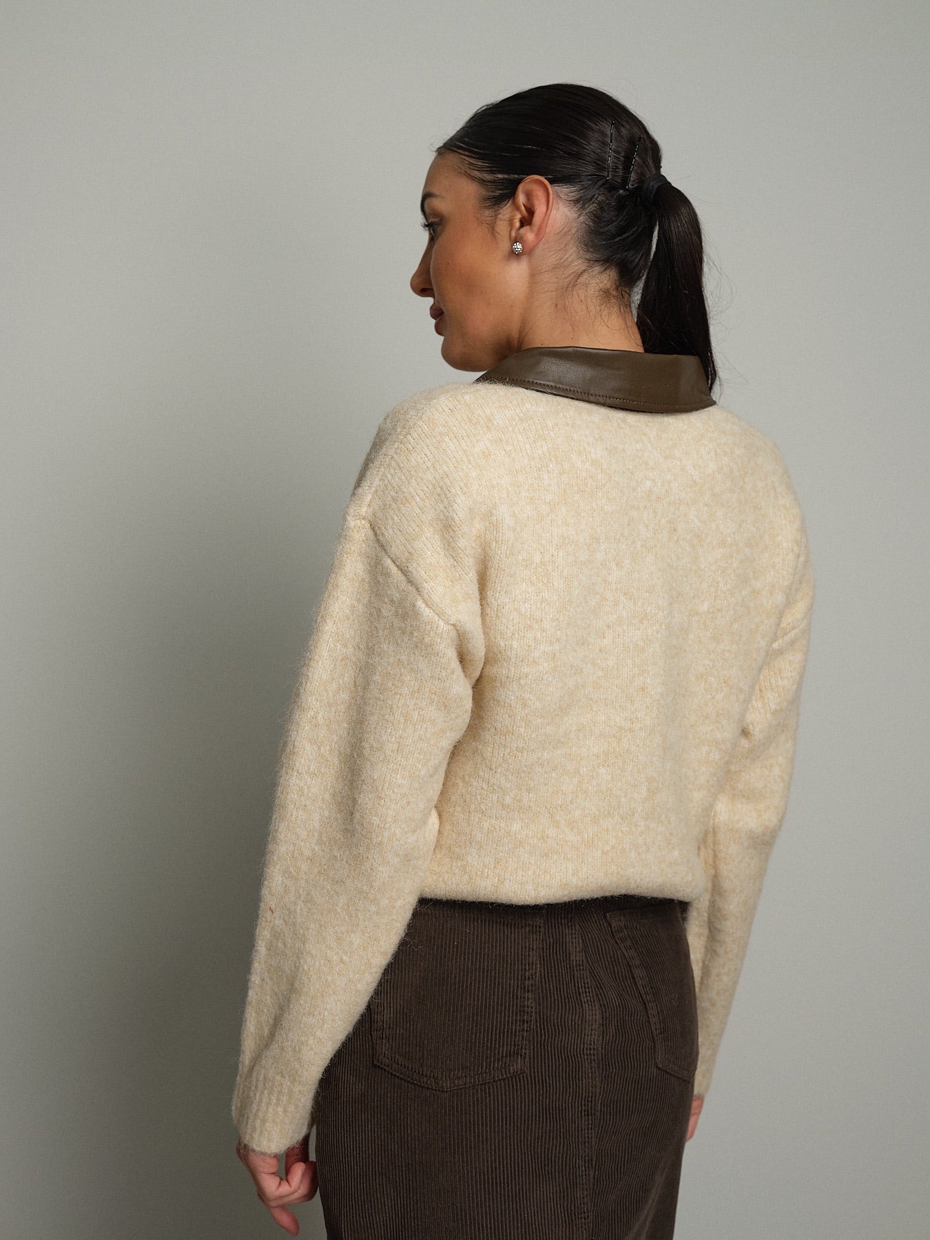 Cardigan orli ecopelle Panna VEVE VE447;Cardigan orli ecopelle Panna VEVE VE447 — foto 2;Cardigan orli ecopelle Panna VEVE VE447 — foto 3;Cardigan orli ecopelle Panna VEVE VE447 — foto 4;Cardigan orli ecopelle Panna VEVE VE447 — foto 5