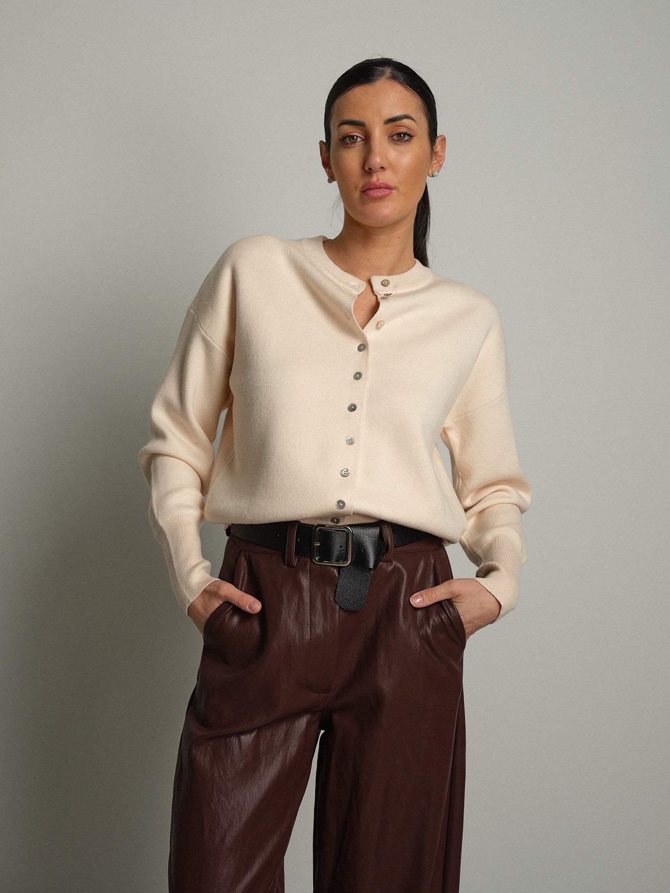 Cardigan orli ecopelle Sabbia VEVE VE447;Cardigan orli ecopelle Sabbia VEVE VE447 — foto 2;Cardigan orli ecopelle Sabbia VEVE VE447 — foto 3