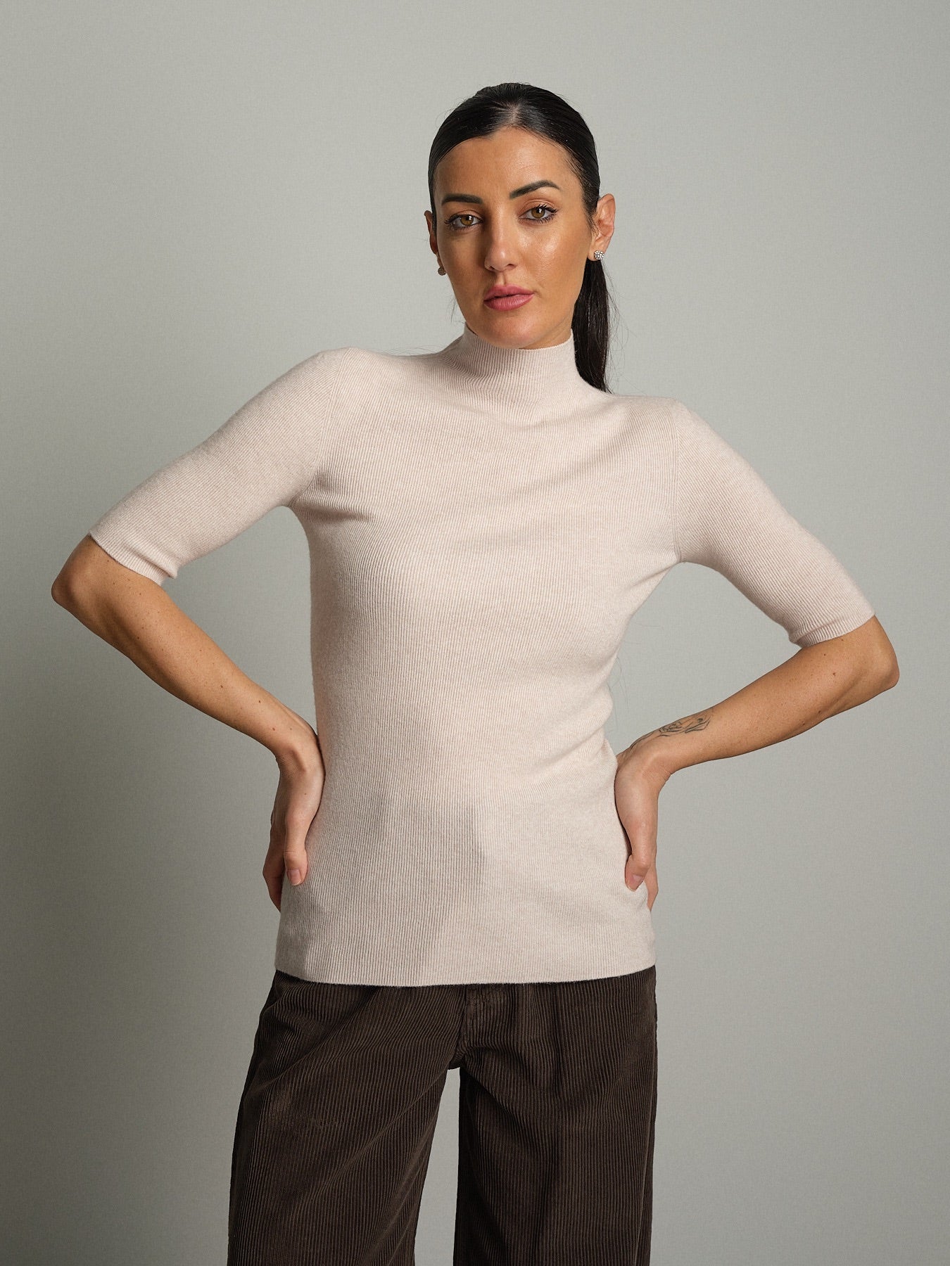 Pull collo cratere manica corta Beige VEVE VE448;Pull collo cratere manica corta Beige VEVE VE448 — foto 2;Pull collo cratere manica corta Beige VEVE VE448 — foto 3;Pull collo cratere manica corta Beige VEVE VE448 — foto 4;Pull collo cratere manica corta Beige VEVE VE448 — foto 5